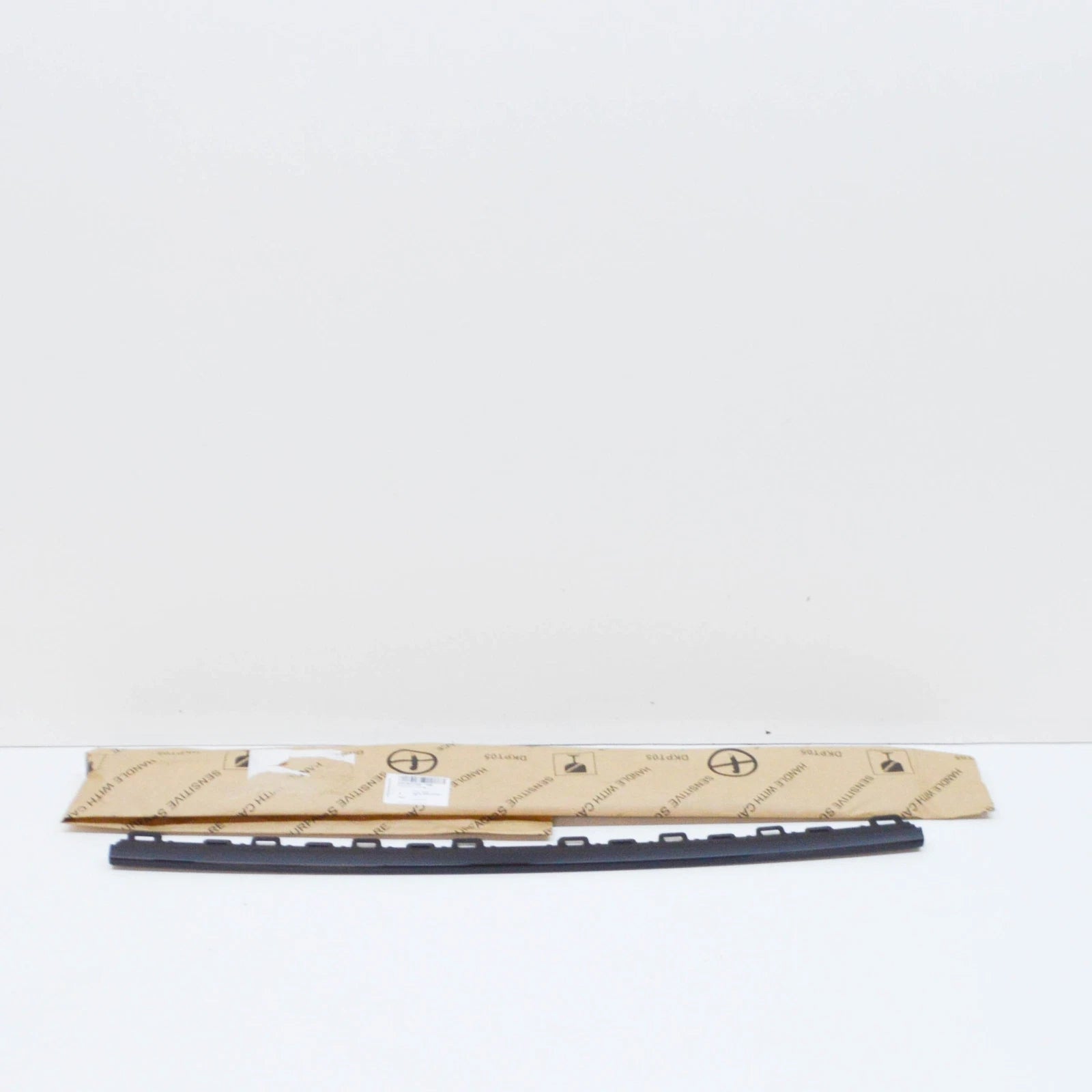 NEW AUDI A1 SPORTBACK GBA REAR BUMPR CENTER TRIM 82A807644Y9B ORIGINAL