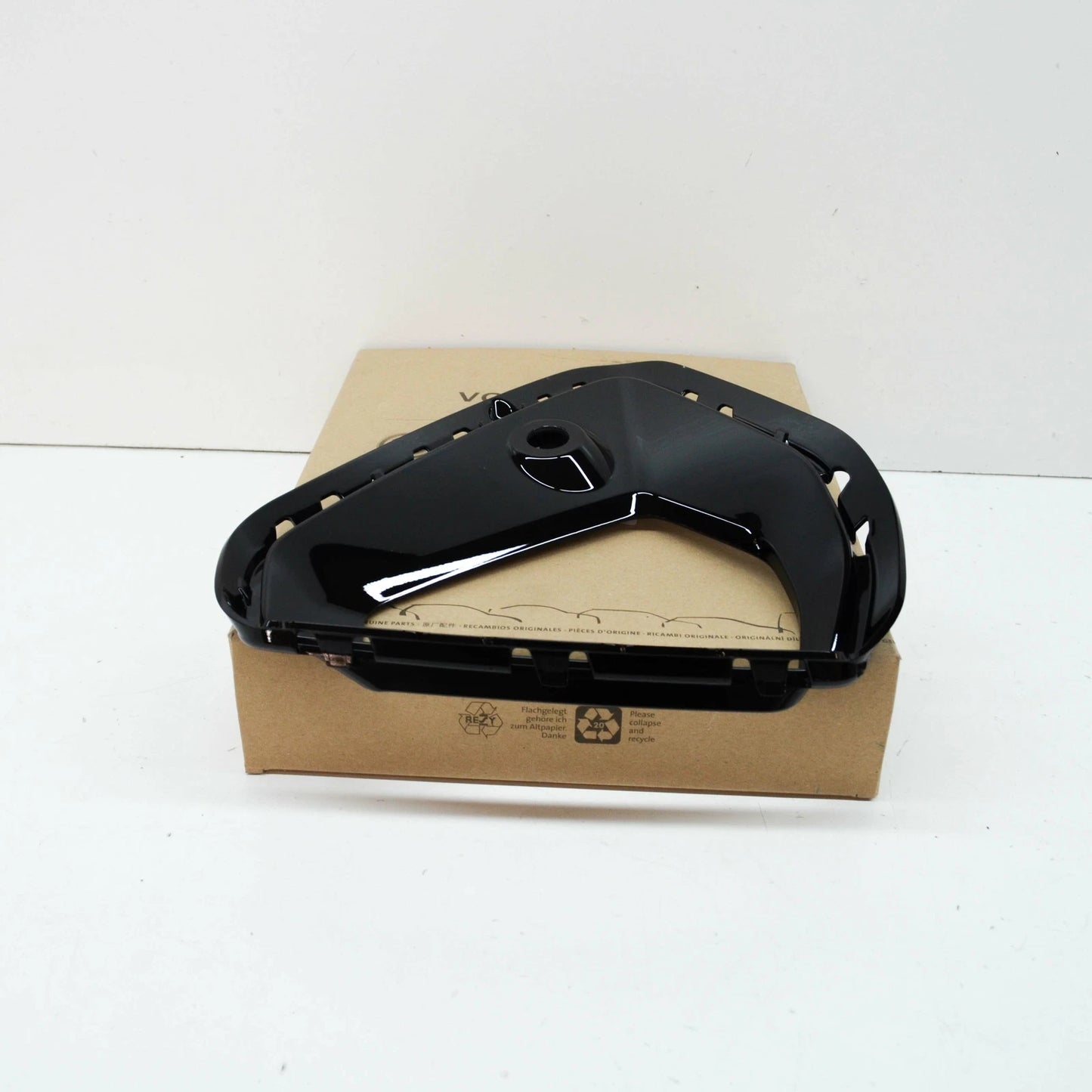 NEW AUDI E-TRON GEN FRONT BUMPER RIGHT AIR GUIDE TRIM 4KE121736CY9B