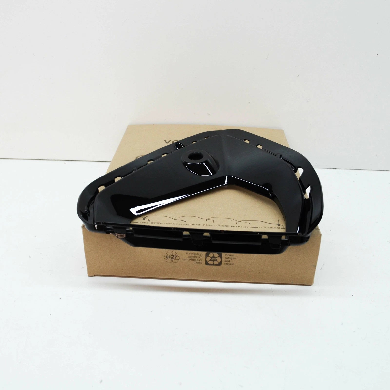 NEW AUDI E-TRON GEN FRONT BUMPER RIGHT AIR GUIDE TRIM 4KE121736CY9B