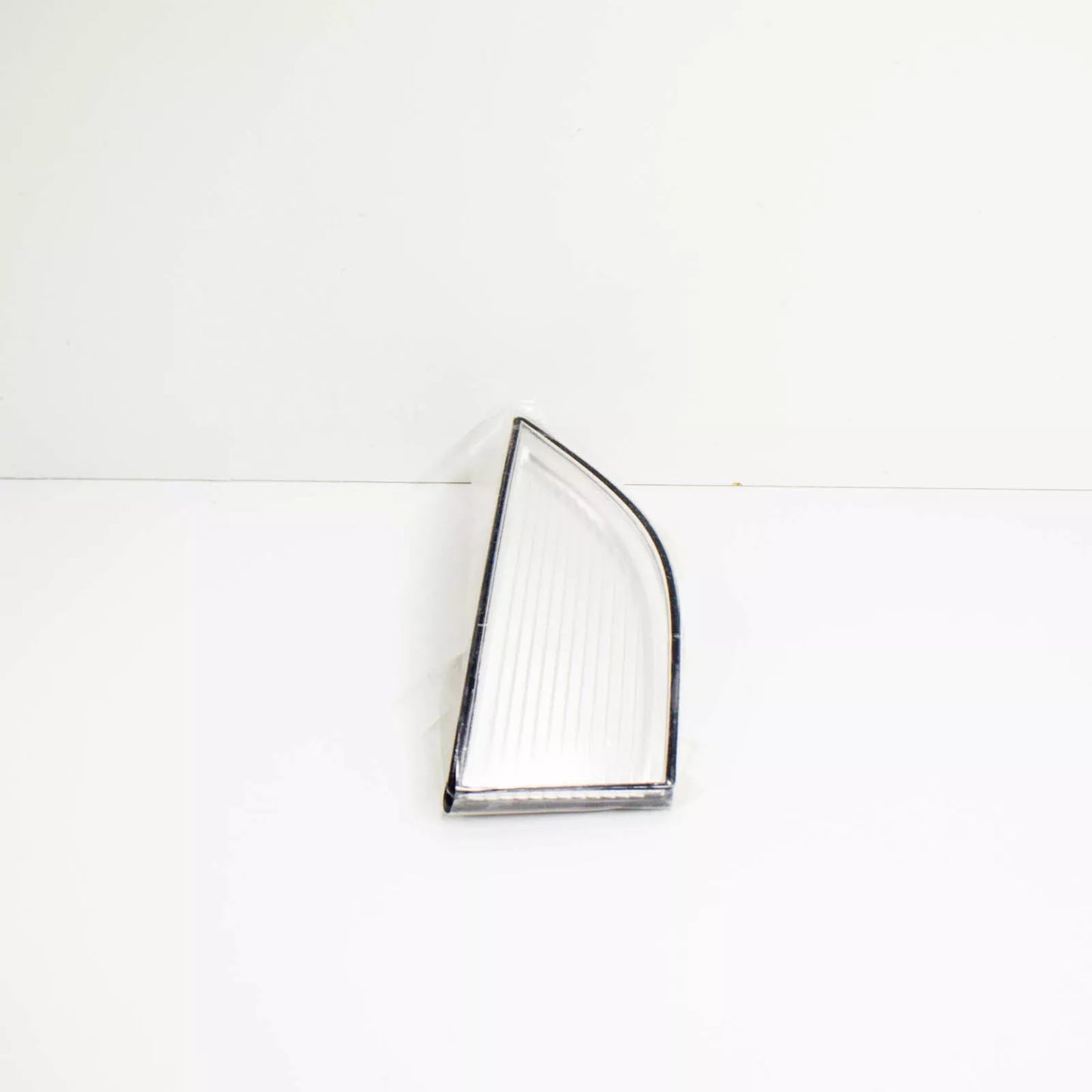 NEW VOLKSWAGEN PASSAT B8 FRONT RIGHT FOG LIGHT TRIM 561941778B ORIGINAL