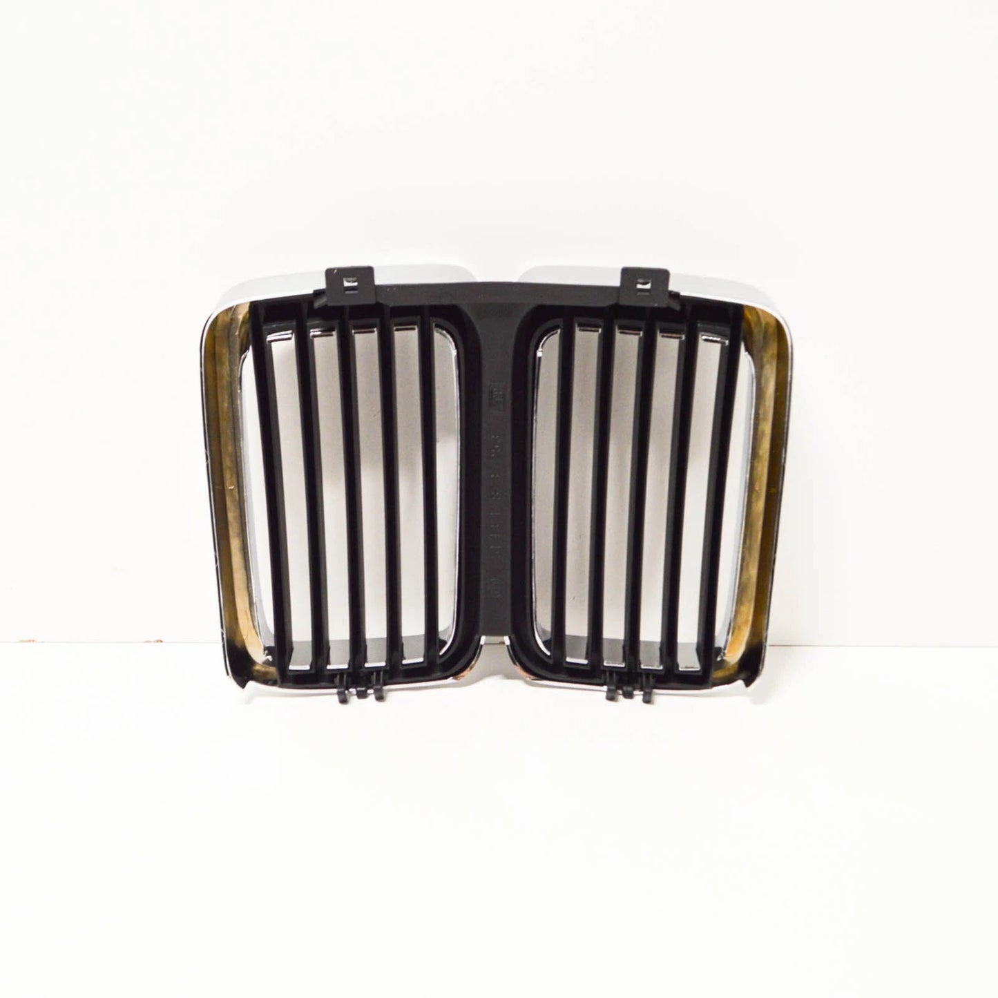 NEW BMW 5 E28 FRONT RADIATOR KIDNEY GRILLE 51131873253 1873253 ORIGINAL