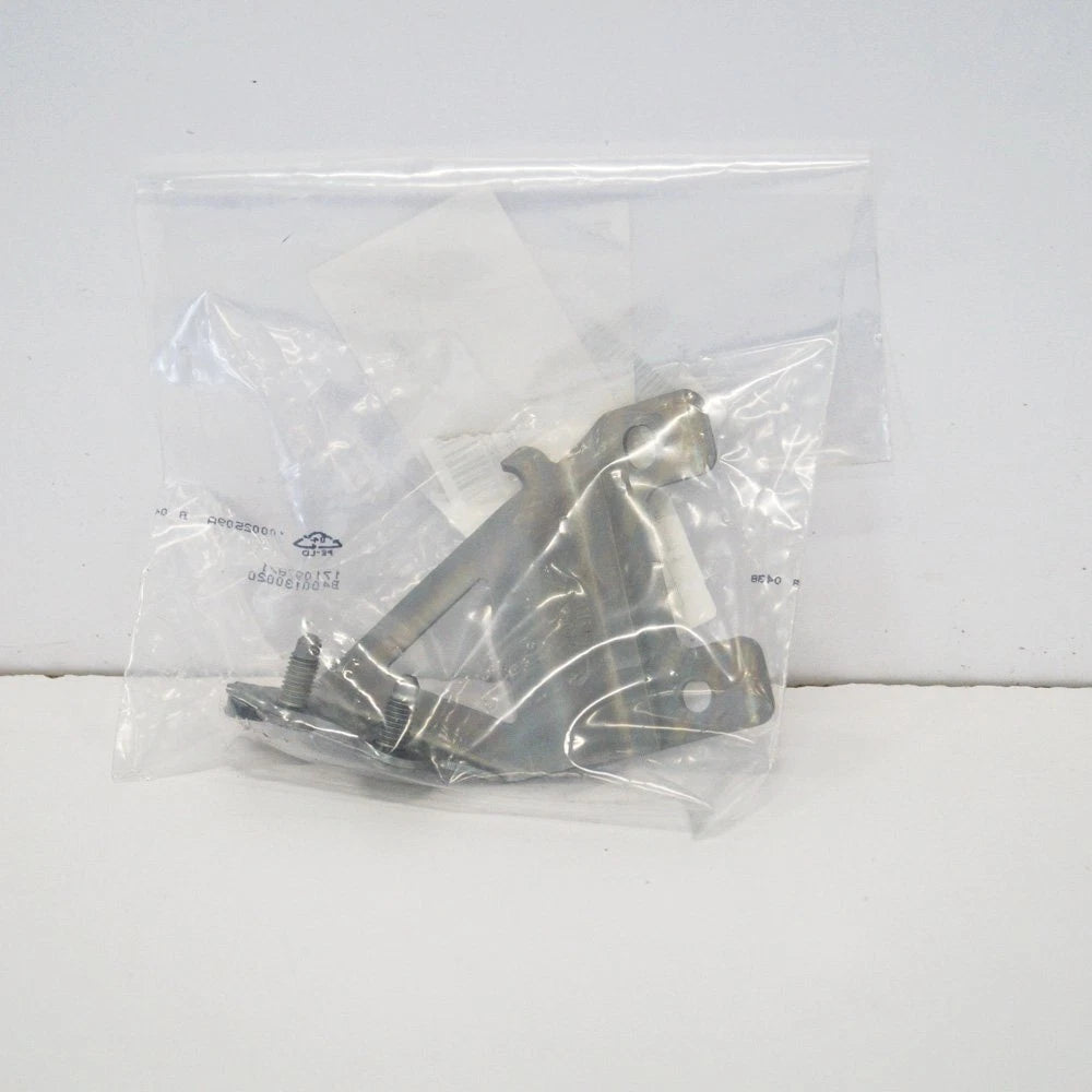 NEW MERCEDES BENZ S CLASS S63 AMG AUXILIARY RADIATOR BRACKET A2225000431