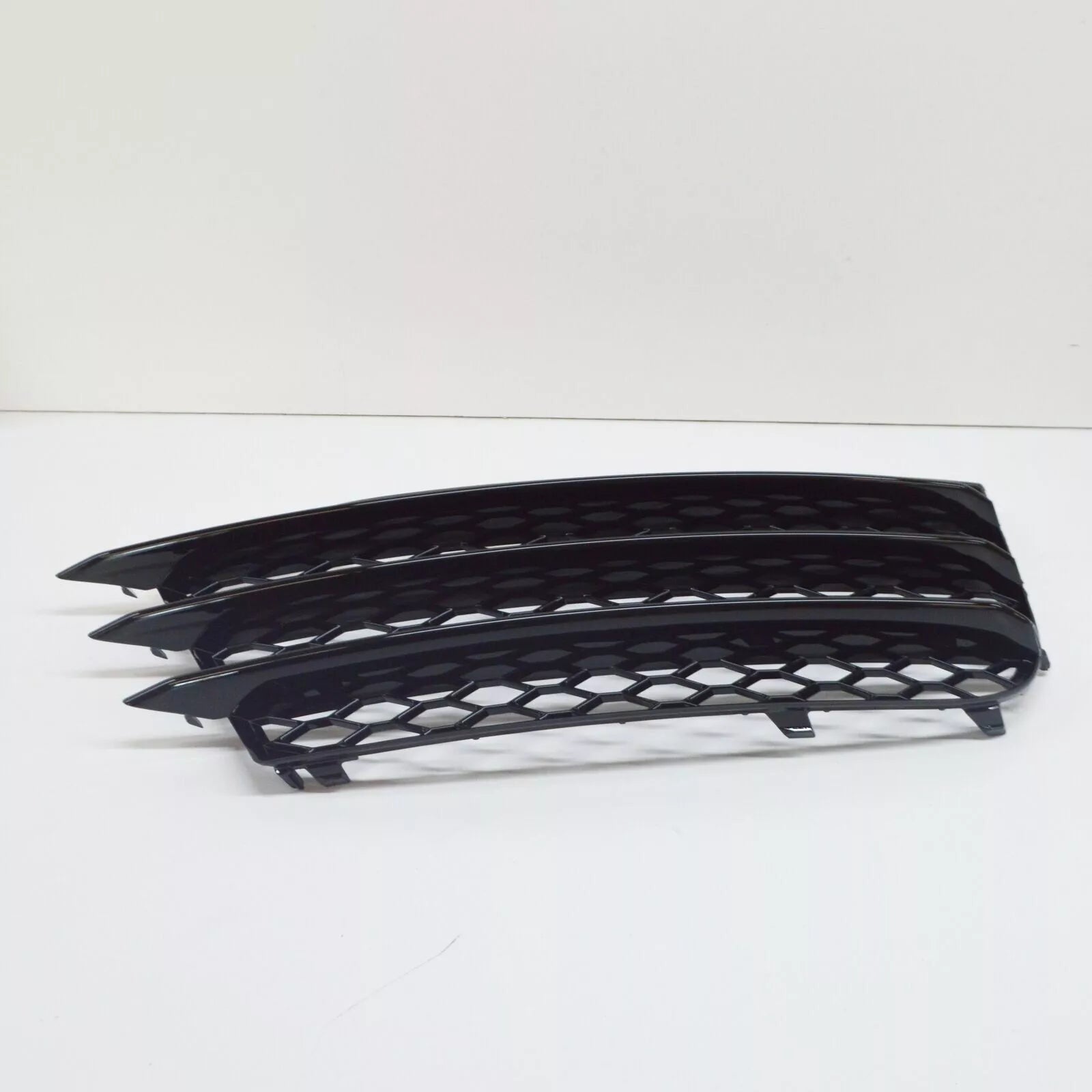 NEW AUDI TT 8J9 FRONT BUMPER RIGT BUMPER GRILLE 8J0807682GT94 GENUINE