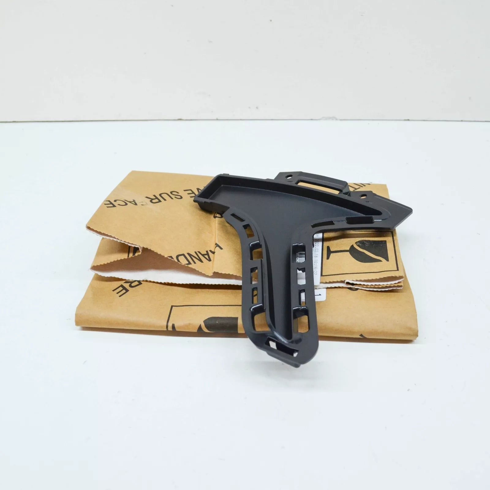 NEW AUDI A6 S6 C8 FRONT RIGHT LOWER BUMPER STRIKER PLATE 4K08076309B9 ORIGINAL