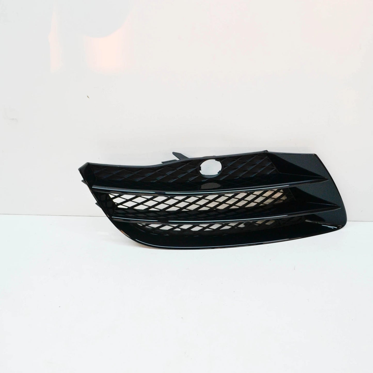 NEW AUDI R8 FRONT BUMPER RIGHT GRILLE 42080768001C 420807680 01C ORIGINAL