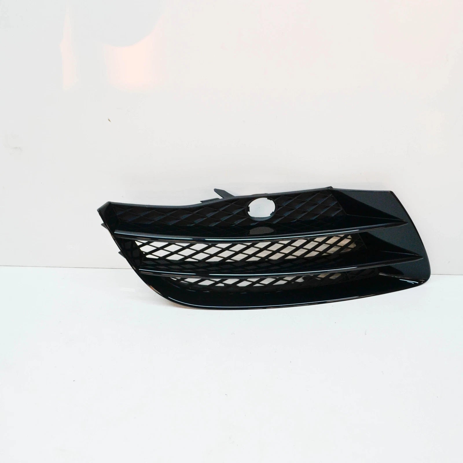 NEW AUDI R8 FRONT BUMPER RIGHT GRILLE 42080768001C 420807680 01C ORIGINAL