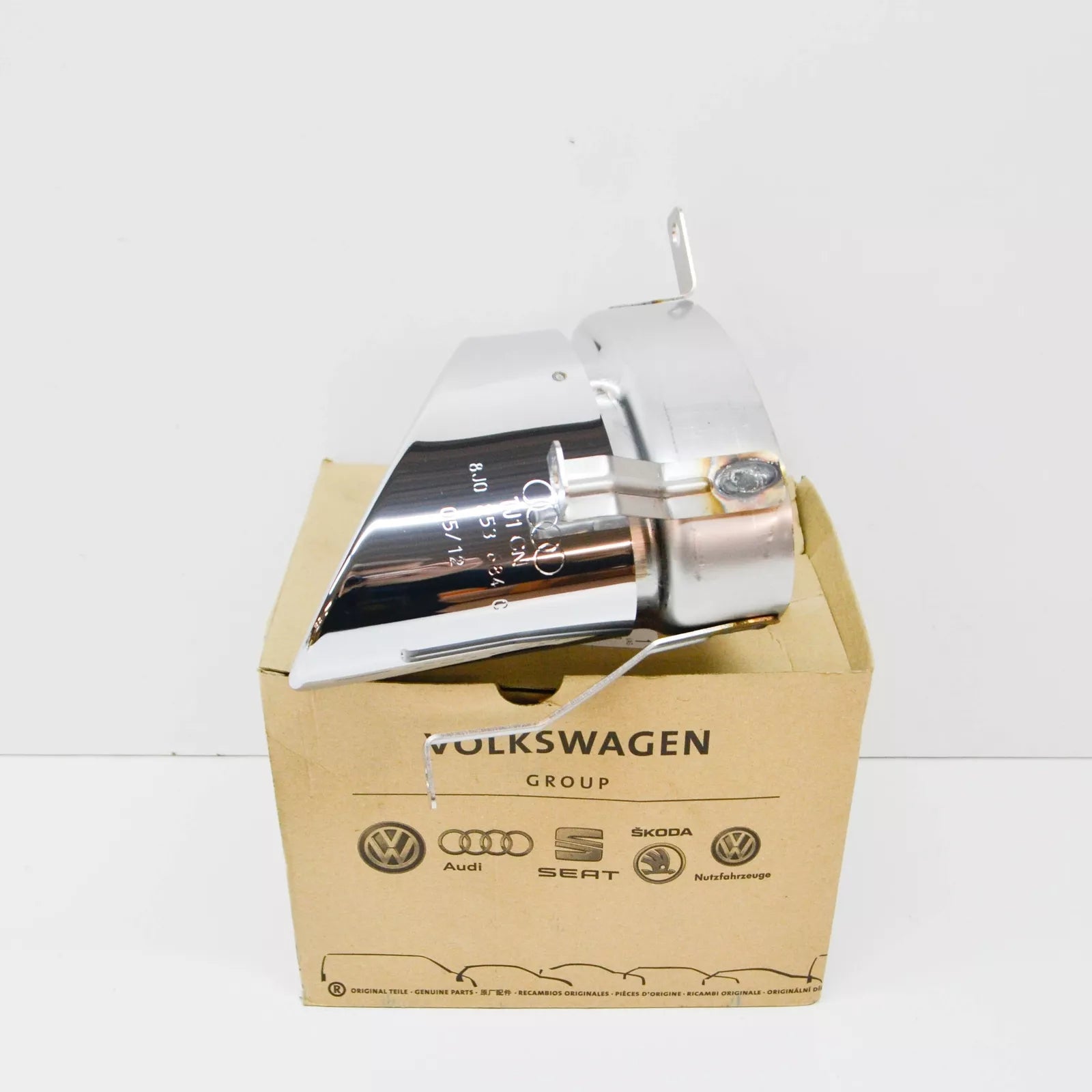 NEW AUDI TTRS 8J REAR RIGHT EXHAUST TAIL PIPE TRIM CHROME 8J0253684C ORIGINAL