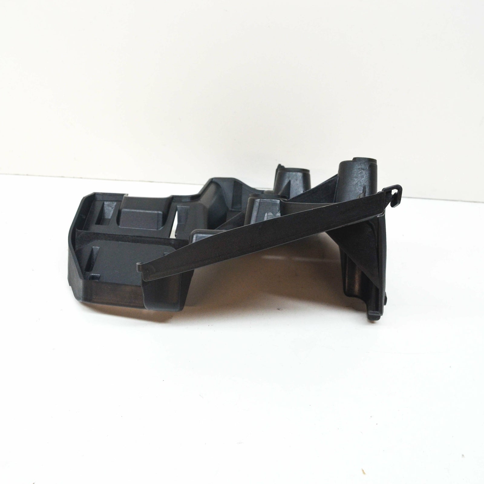 NEW AUDI E-TRON FRONT BUMPER GRILLE END PLATE CAP 4KE807366 ORIGINAL