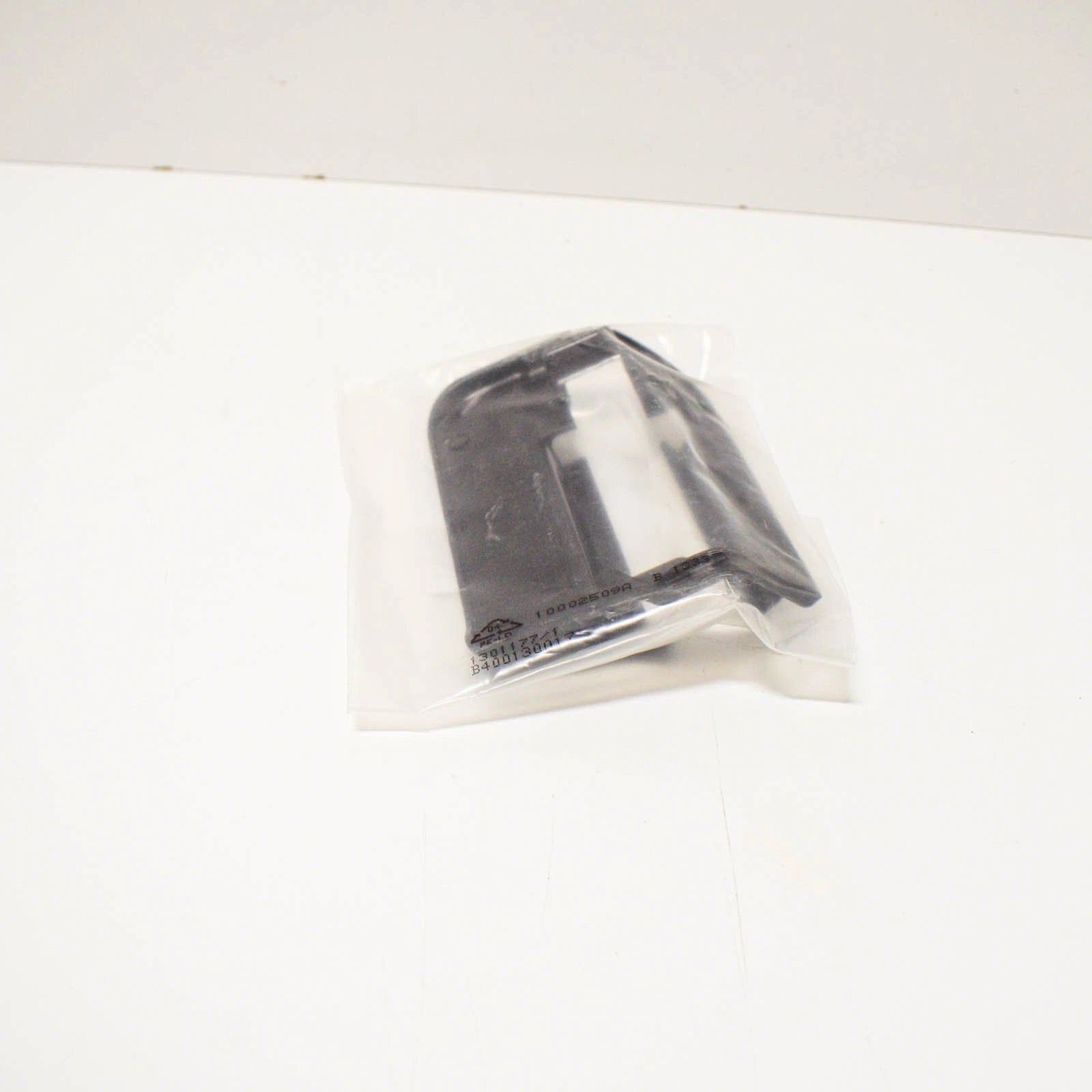 NEW MB S W221 SEAT FRONT RIGHT INSIDE TRACK COVER A22191904209051 ORIGINAL