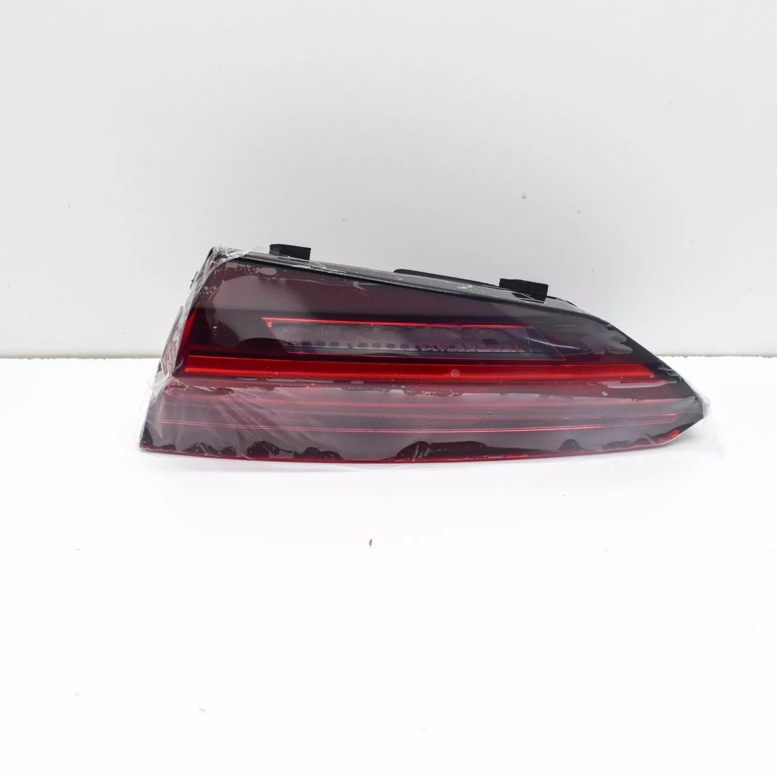 NEW AUDI A5 8W6 REAR RIGHT INNER LED TAILLIGHT 8W6945094AA ORIGINAL