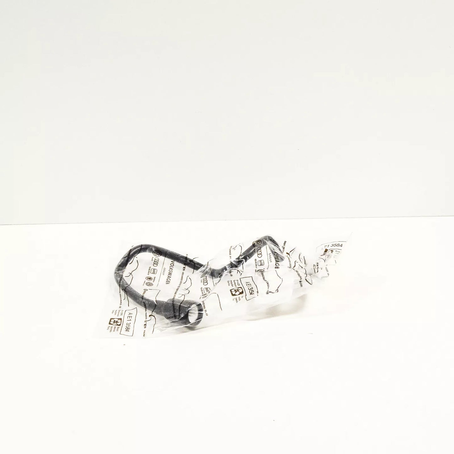 NEW AUDI Q5 8R HALOGEEN HEADLIGHT LAMP RIGHT PIPE 8R0941718