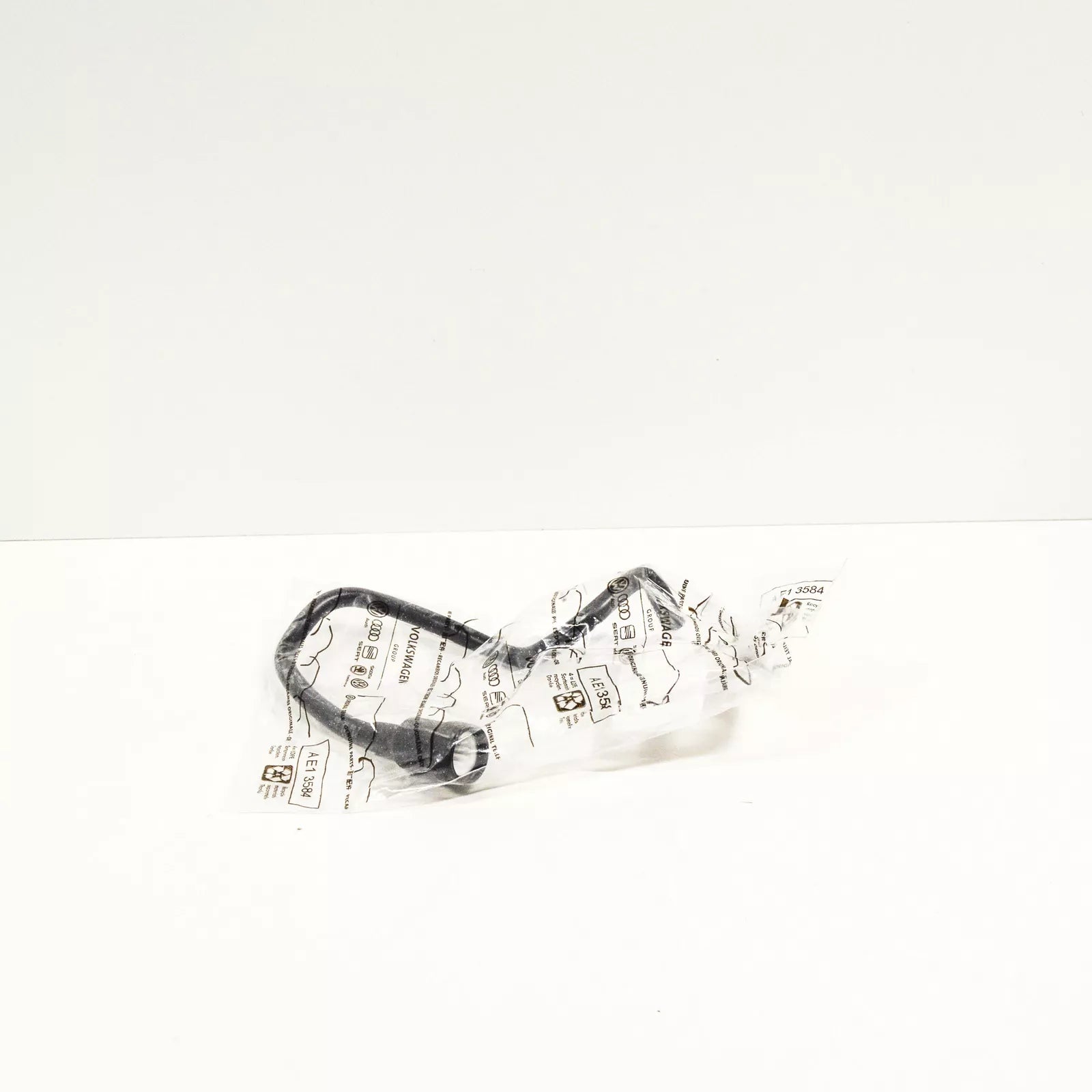 NEW AUDI Q5 8R HALOGEEN HEADLIGHT LAMP RIGHT PIPE 8R0941718