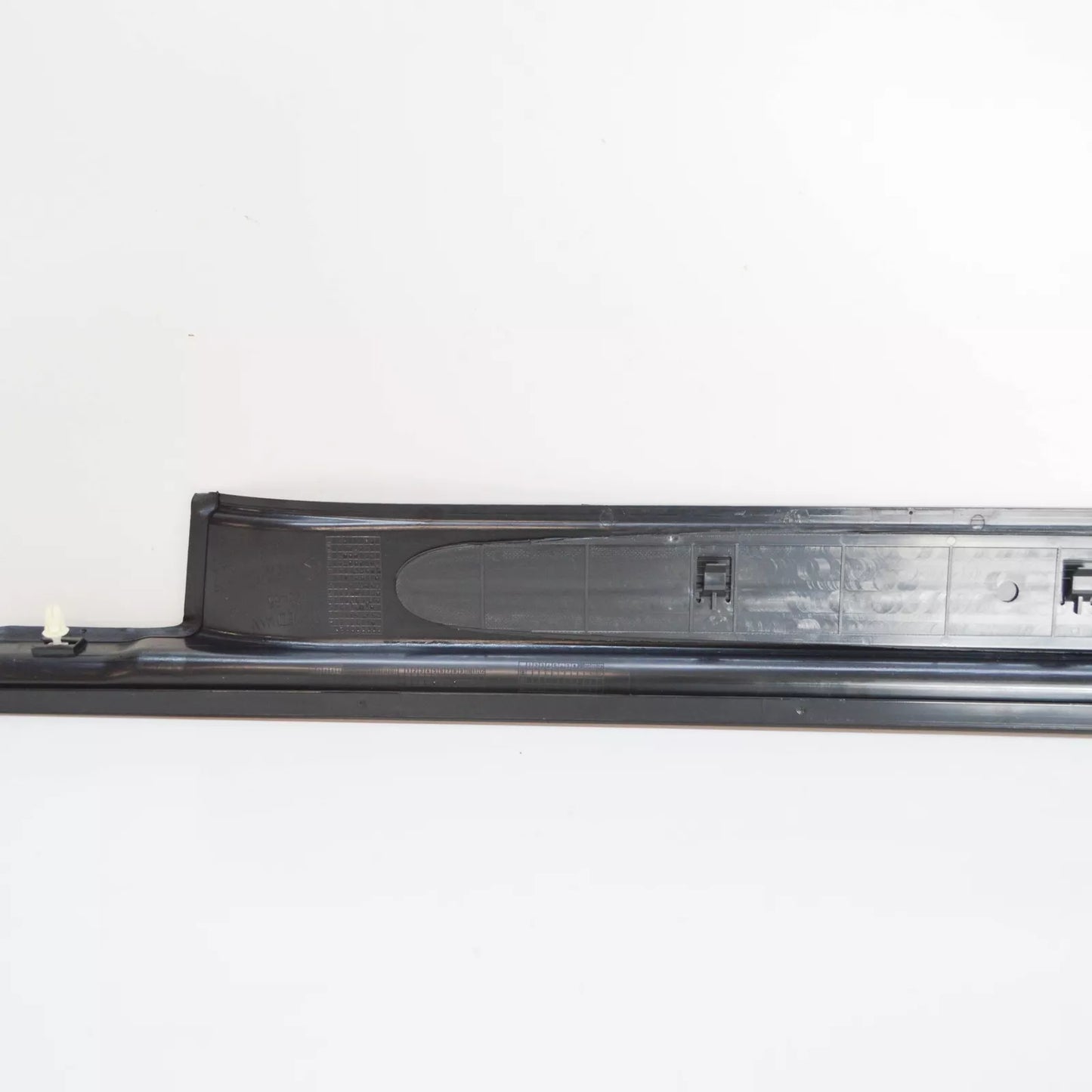 NEW MB CLK C209 FRONT LEFT OUTER DOOR SILL TRIM A20968001359051 ORIGINAL