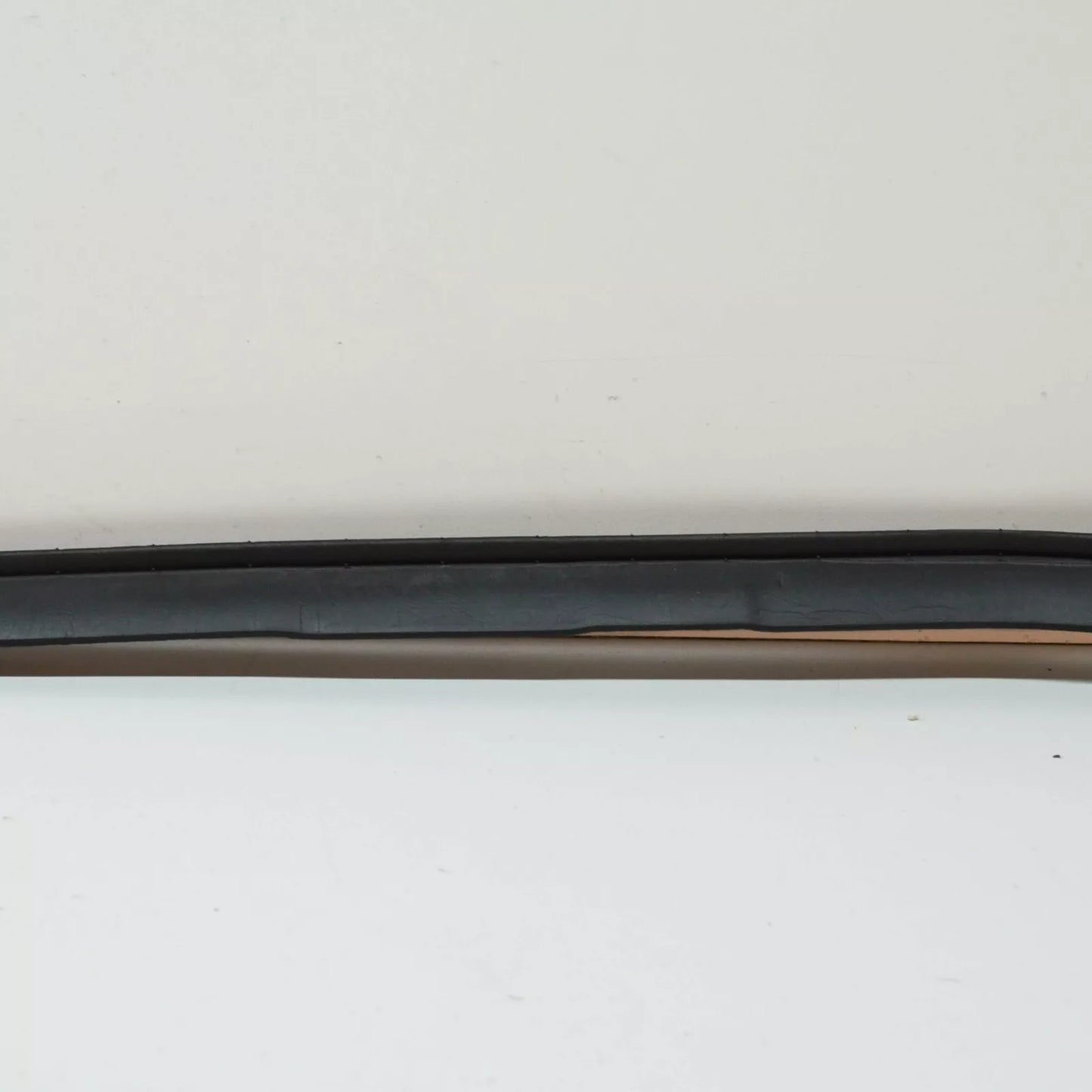 NEW BMW X1 F48 FRONT RIGHT SIDE FRAME SEAL 51487327004 ORIGINAL