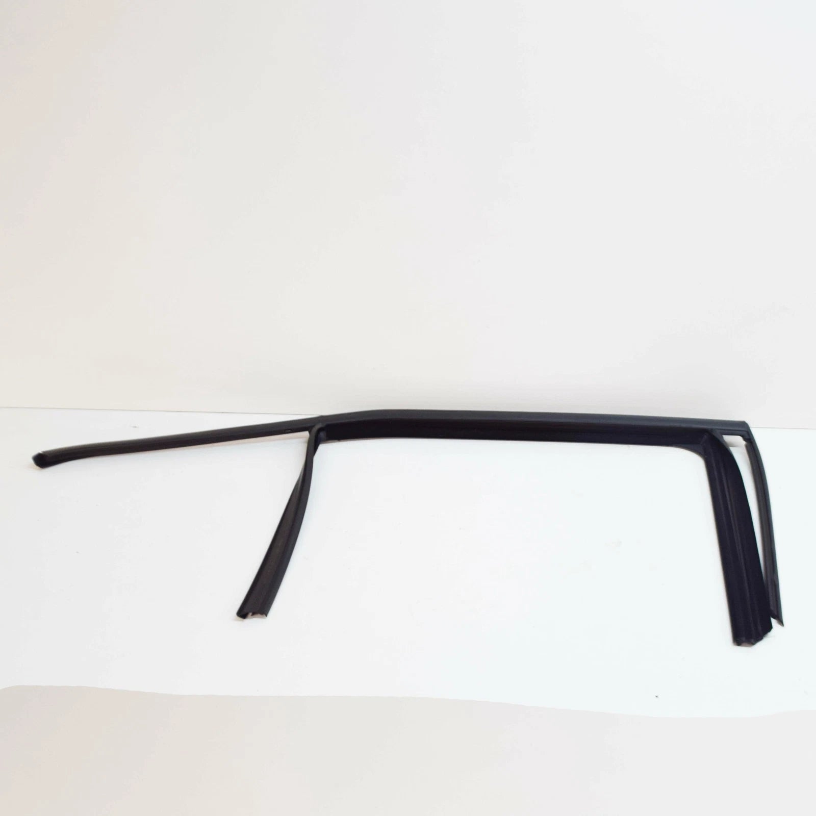 NEW MERCEDES-BENZ E-CLASS W212 REAR RIGHT WINDOW GUIDE A2127351825