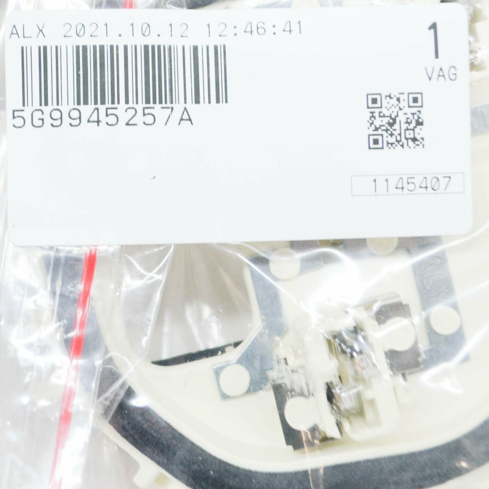 NEW VW GOLF MK7 REAR LEFT OUTER TAIL LIGHT BULB CARRIER 5G9945257A ORIGINAL