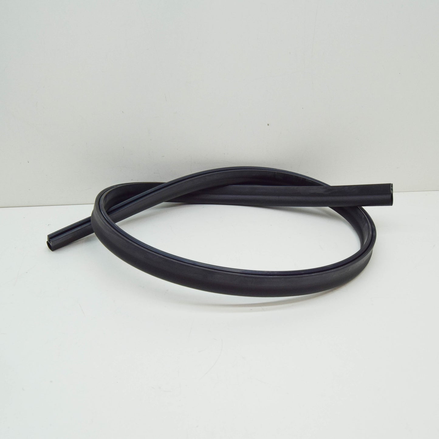 NEW VOLSKWAGEN ARTEON 3H7 FRONT HOOD WATER BOX SEAL 3G8823723 ORIGINAL