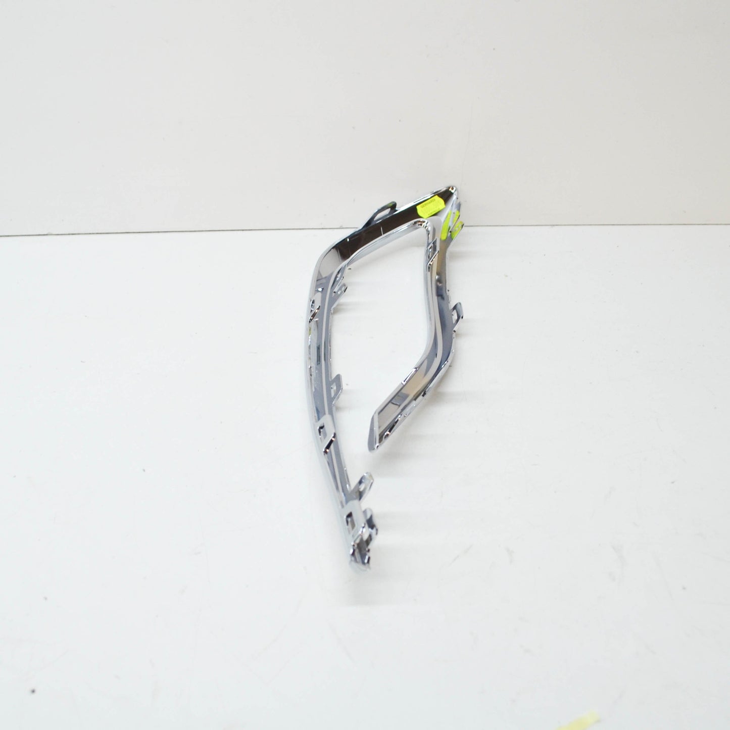 NEW VW GOLF MK8 CD REAR BUMPER LEFT DECORATIVE TRIM CHROME 5H68533312ZZ ORIGINAL