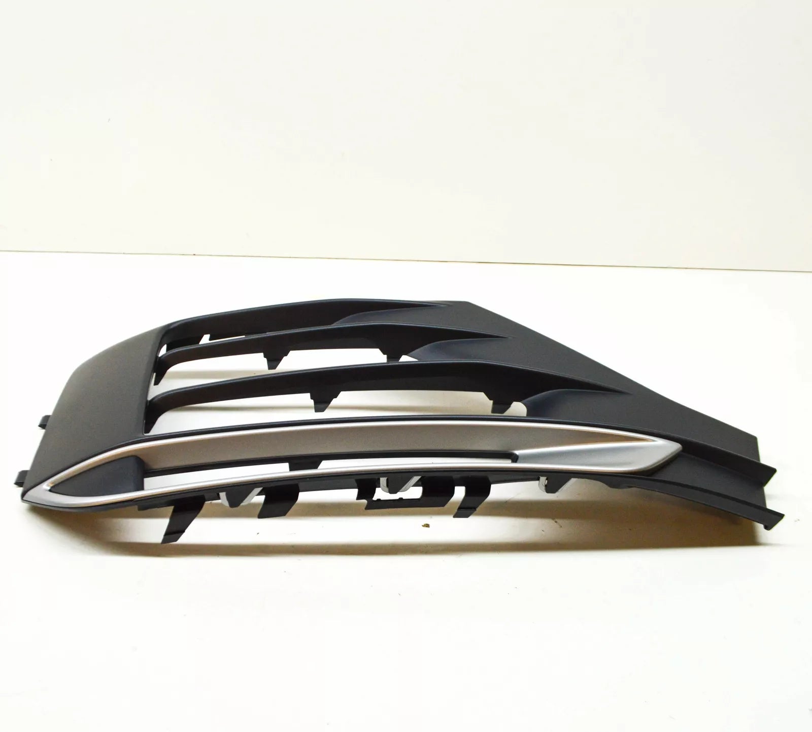 NEW AUDI Q2 GA FRONT RIGHT BUMPER GRILLE 81A8076724W3