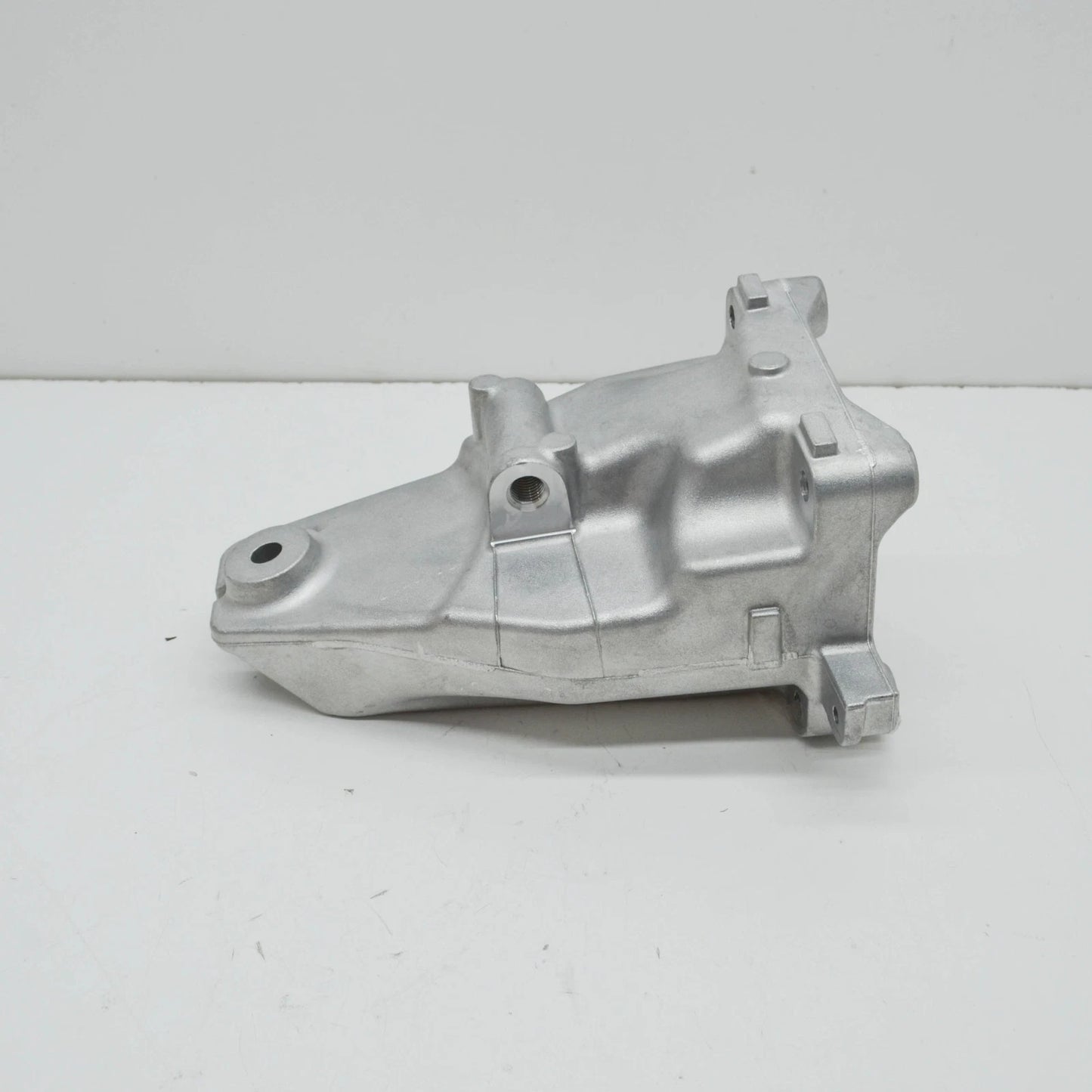 NEW MERCEDES-BENZ E W213 ENGINE CARRIER RIGHT SIDE A2742232204 ORIGINAL
