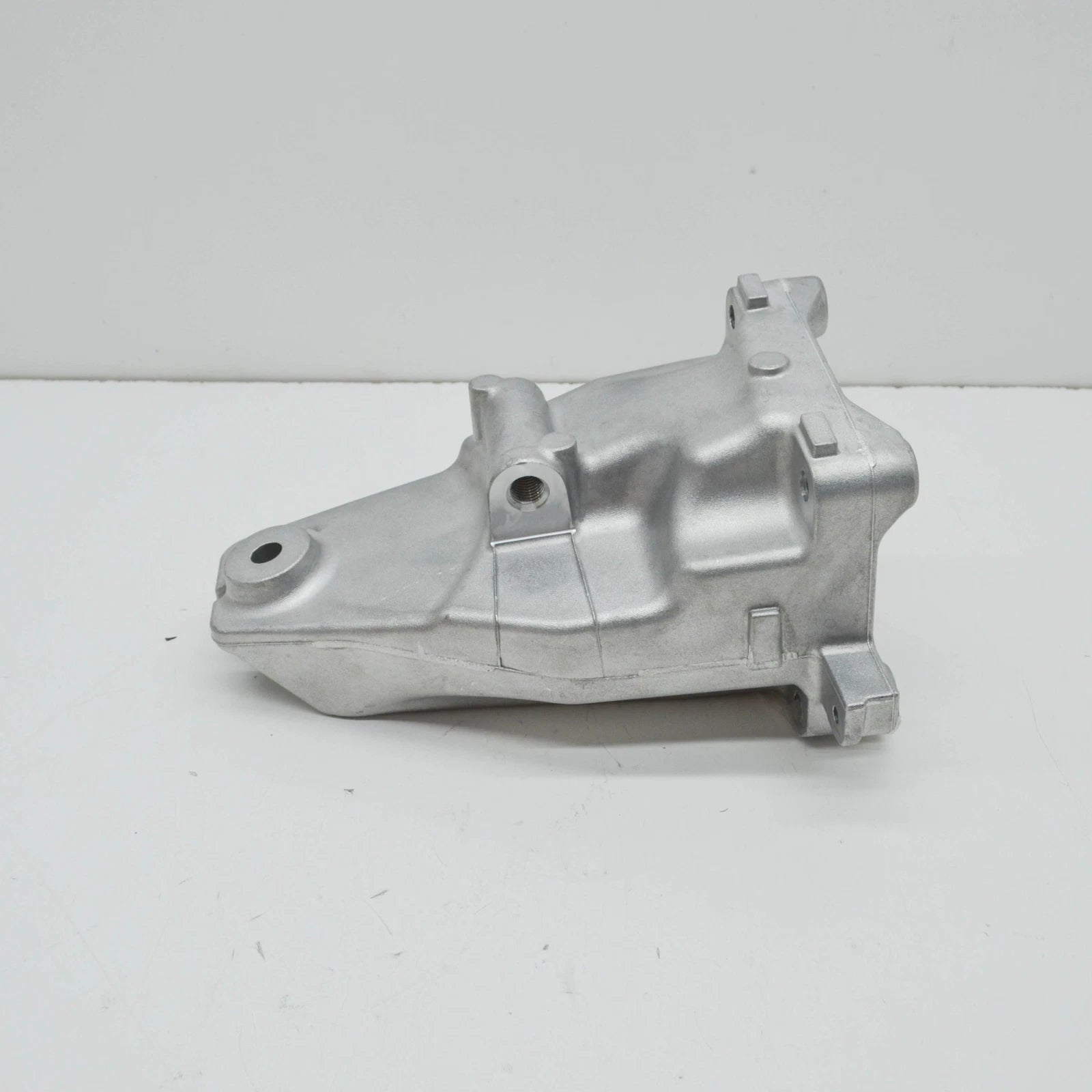 NEW MERCEDES-BENZ E W213 ENGINE CARRIER RIGHT SIDE A2742232204 ORIGINAL