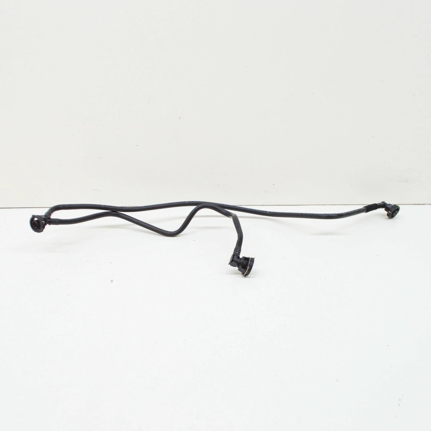 NEW MERCEDES-BENZ A W176 ENGINE COOLANT RESERVOIR HOSE A2465010325