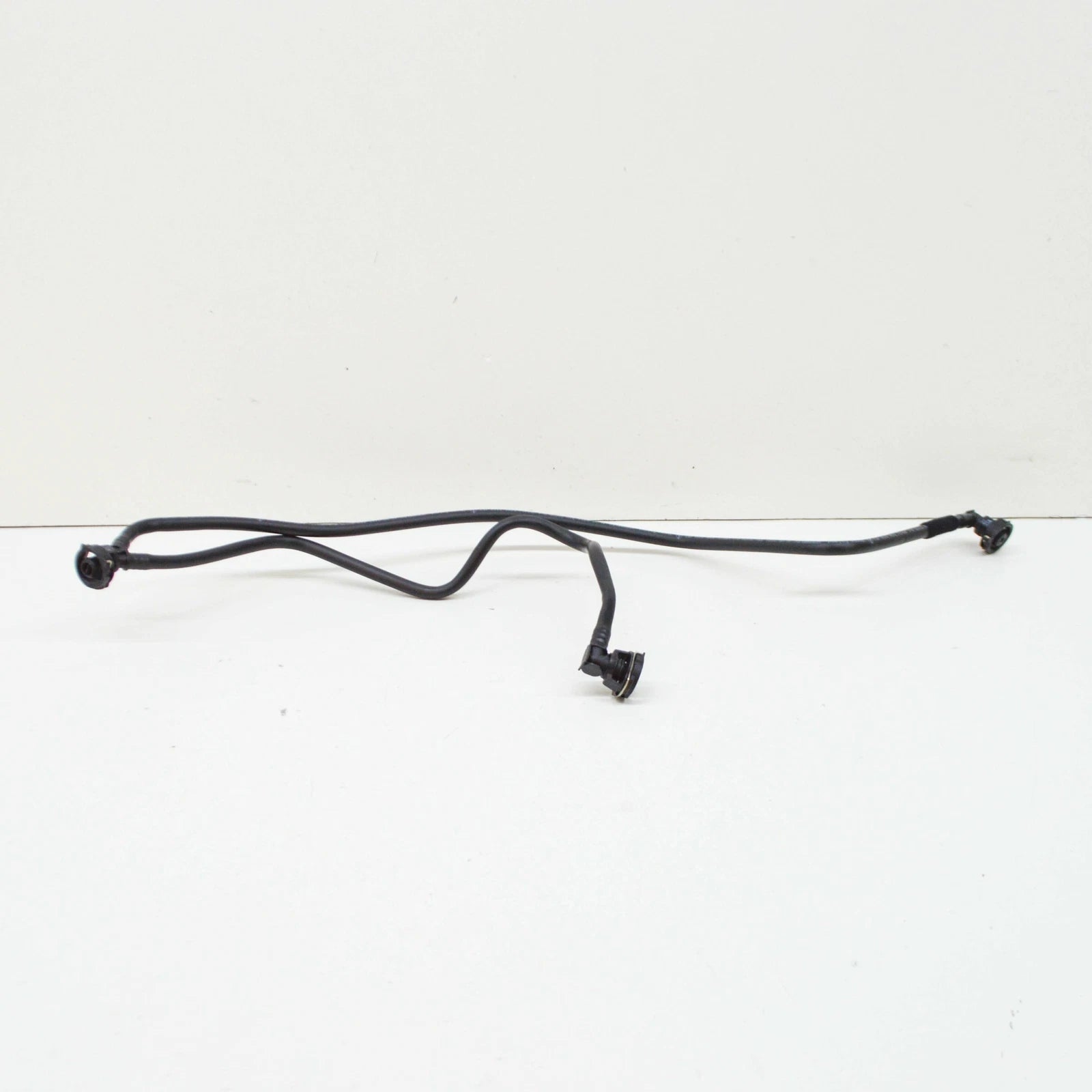 NEW MERCEDES-BENZ A W176 ENGINE COOLANT RESERVOIR HOSE A2465010325