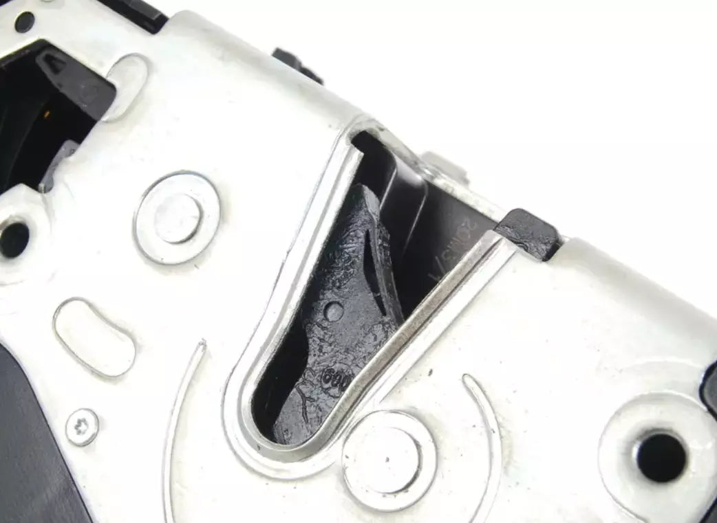 NEW BMW 7 E65, E66, E67 FRONT RIGHT DOOR LOCK 7202126 51217202126 ORIGINAL