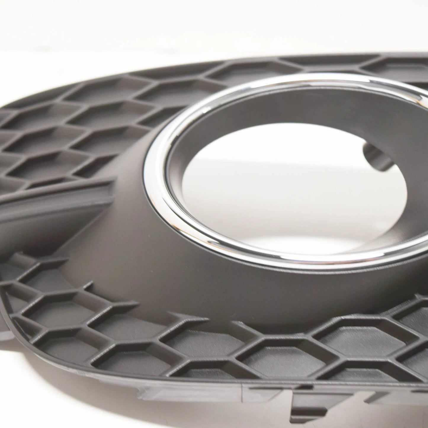 NEW AUDI Q3 8U LEFT FOG LIGHT GRILLE 8U0807681DSP9 8U0807681D