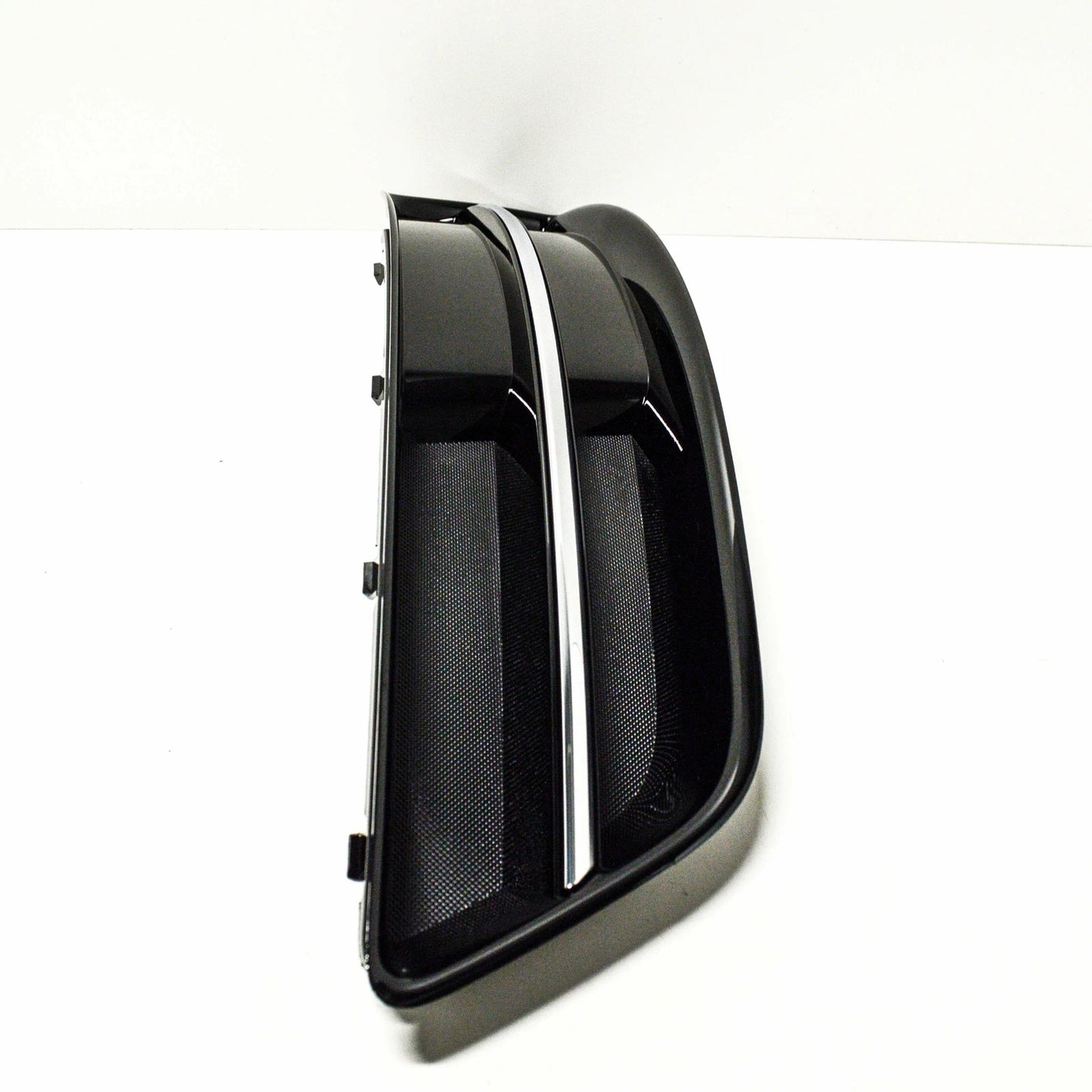 NEW AUDI A3 8P FRONT BUMPER LOWER RIGHT GRILLE 8P0807682HT94