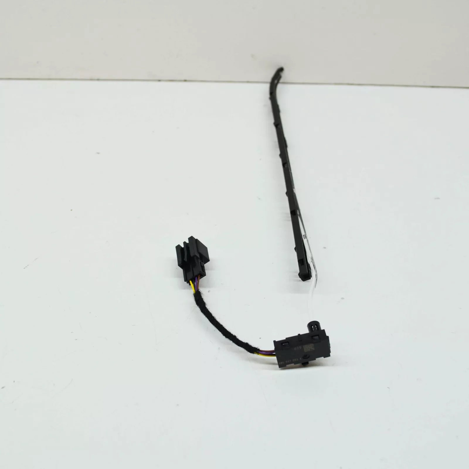 NEW AUDI A4 B9 FRONT LEFT CENTER CONSOLE INTERIOR LIGHT FIBRE 8W0947093A