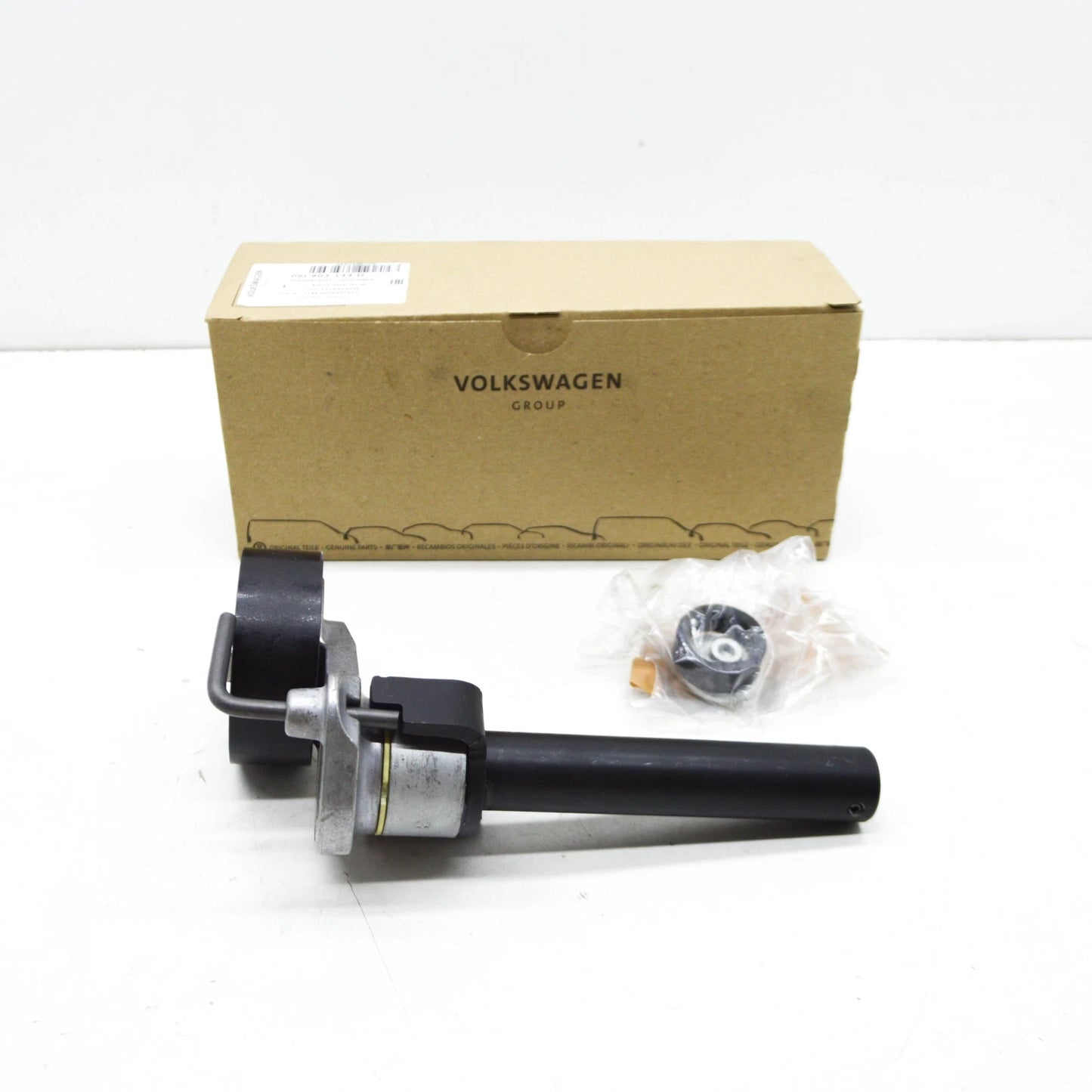 NEW VOLKSWAGEN CC 358 BELT TENSIONER 06J903133D 2.0 PETROL