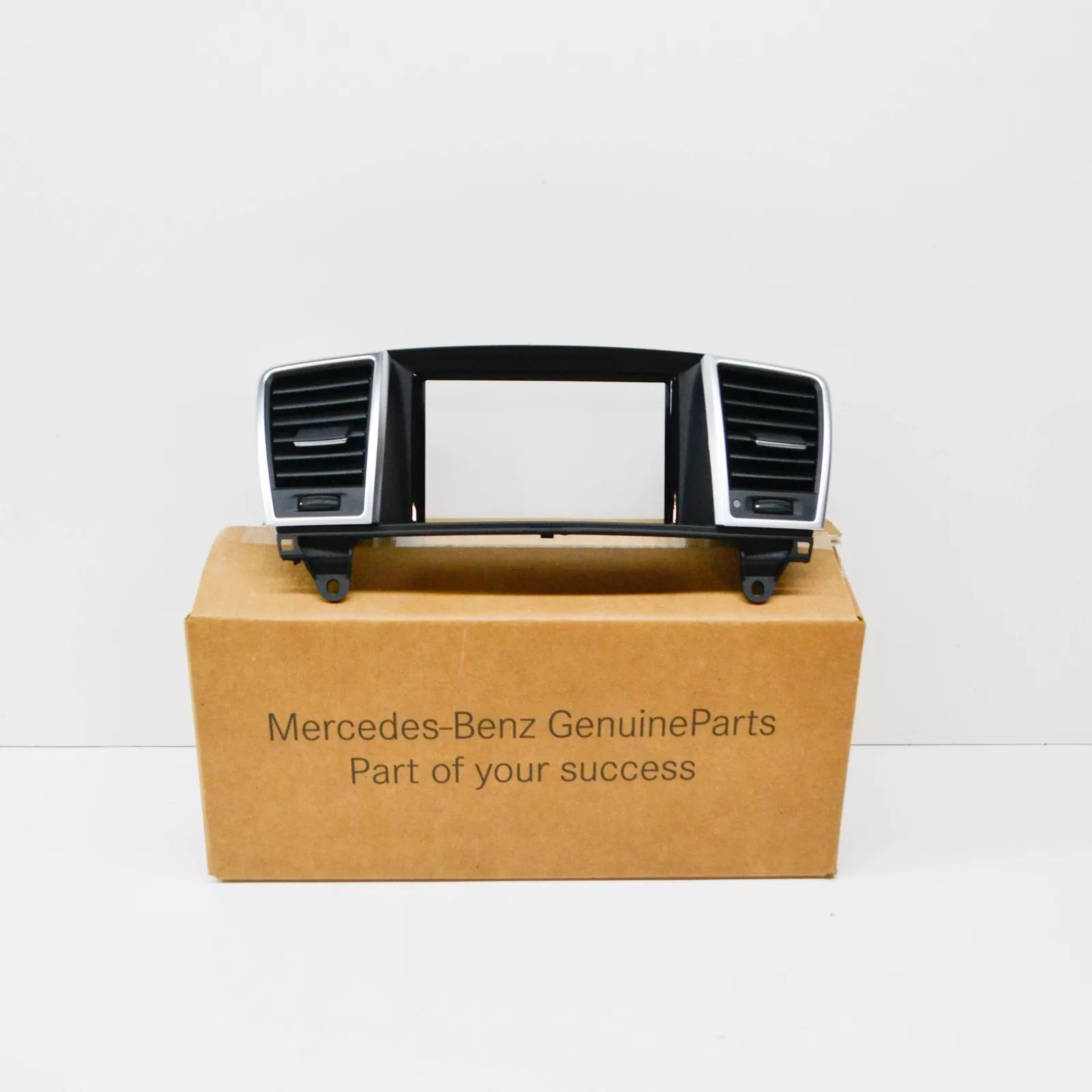 NEW MERCEDES-BENZ GL X166 DASHBOARD CENTER AIR VENT A16683063012A17 ORIGINAL