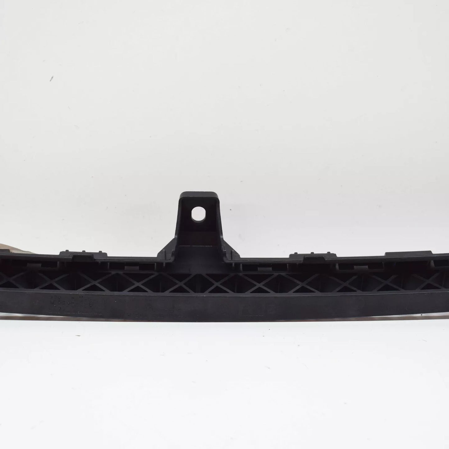 NEW VW PASSAT B8 FRONT RADIATOR CENTER UPPER BRACKET HOLDER 5GM805705A ORIGINAL