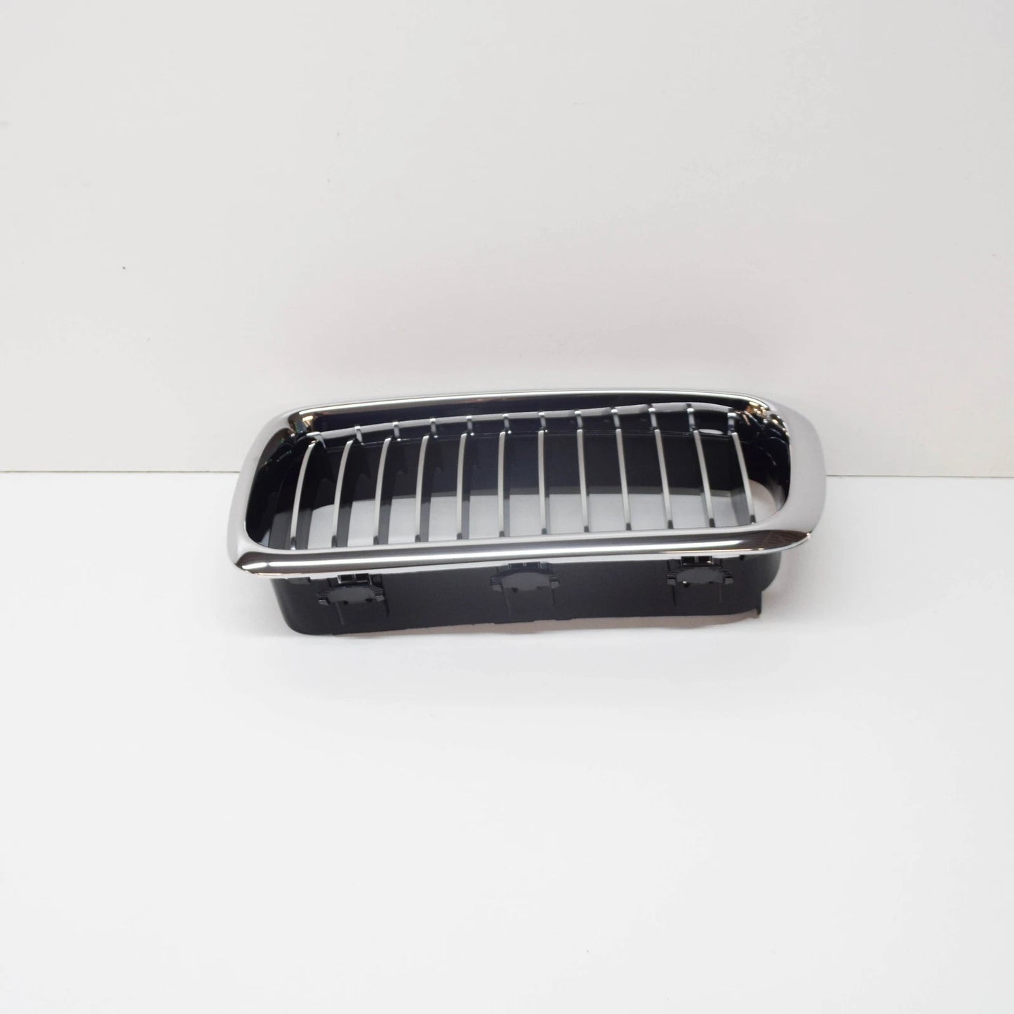 NEW BMW 7 E38 FRONT RADIATOR LEFT KIDNEY GRILLE 51138231595 ORIGINAL