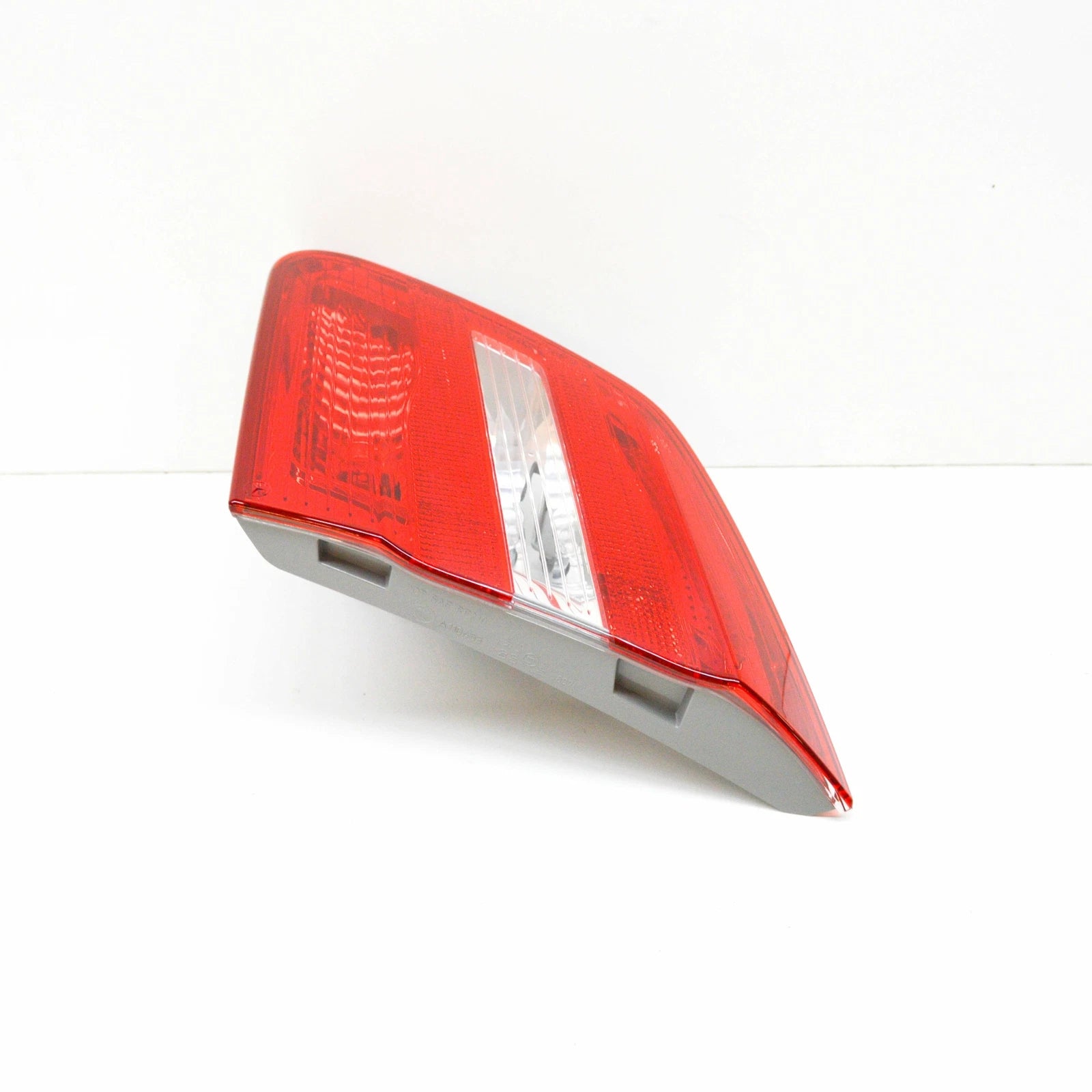 NEW MERCEDES-BENZ B W246 REAR RIGHT INNER TAIL LIGHT A2468200864