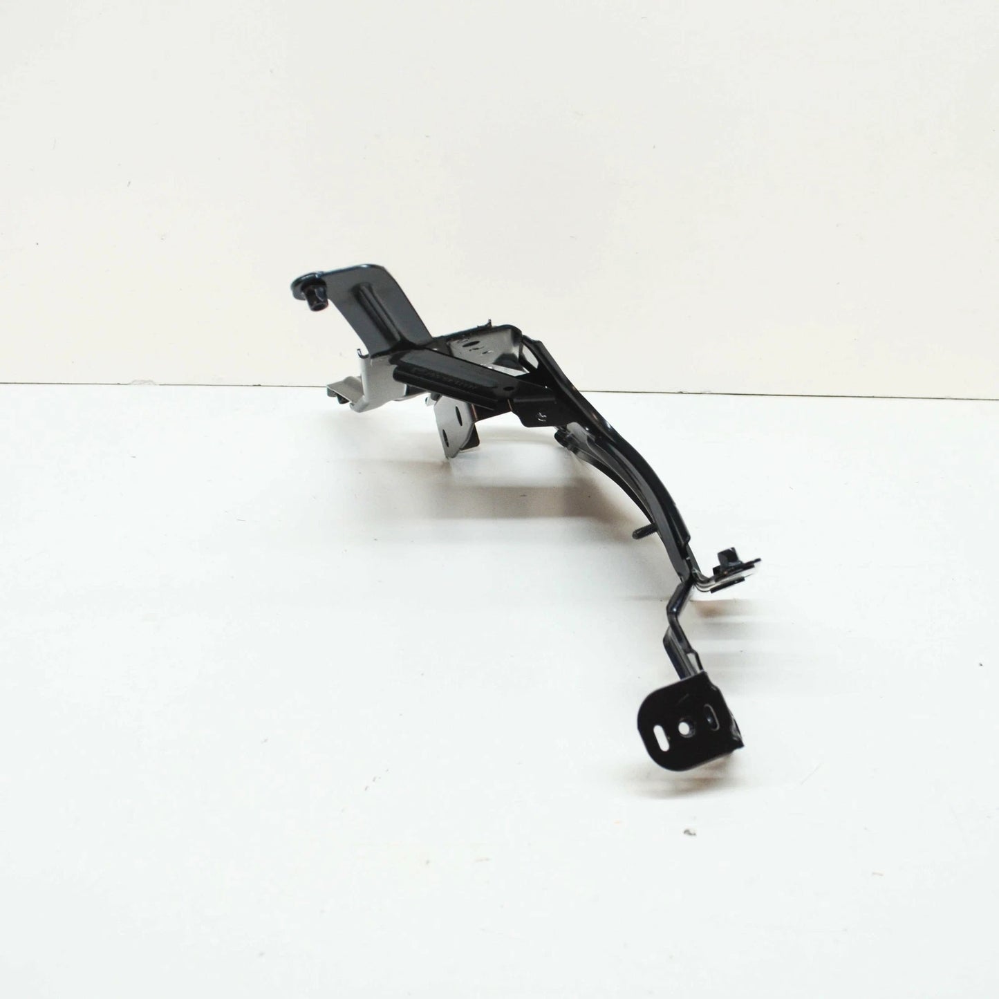 NEW AUDI A6 C8 FRONT LEFT FENDER WING HOLDER BRACKET 4K0821131
