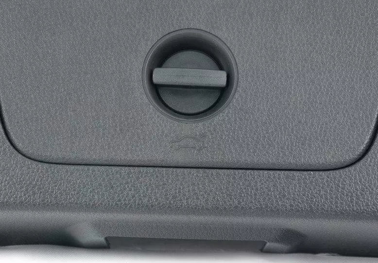 NEW VOLKSWAGEN GOLF MK7 REAR LID LOWER TRIM PANEL 5G6867605E82V