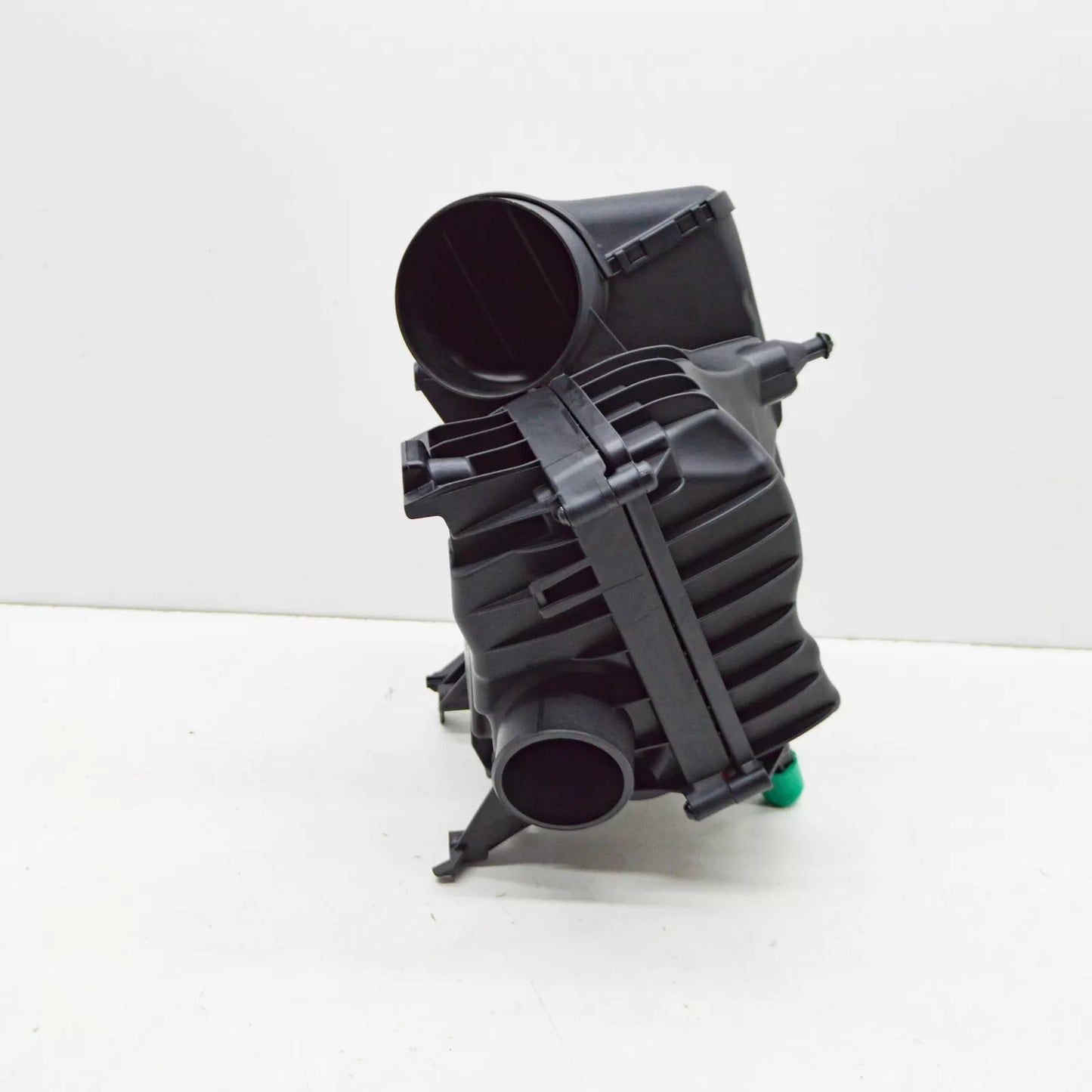 NEW MERCEDES-BENZ A W177 AIR FILTER BOX A2820903800
