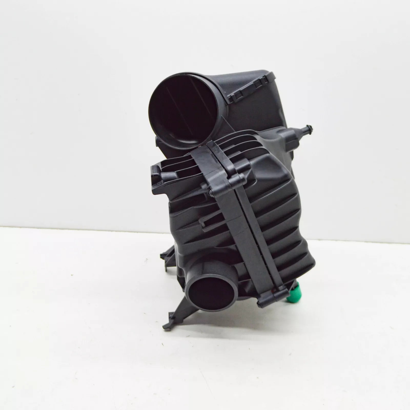 NEW MERCEDES-BENZ A W177 AIR FILTER BOX A2820903800