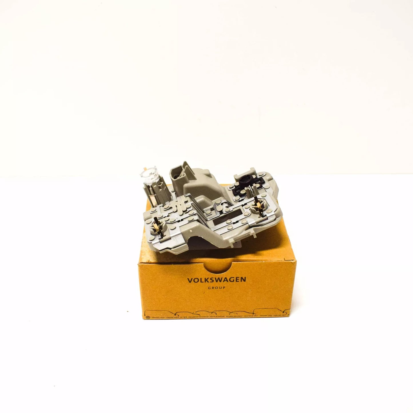 NEW VW SHARAN 7N INNER RIGHT TAIL LIGHT CARRIER BULB 7N0945260A