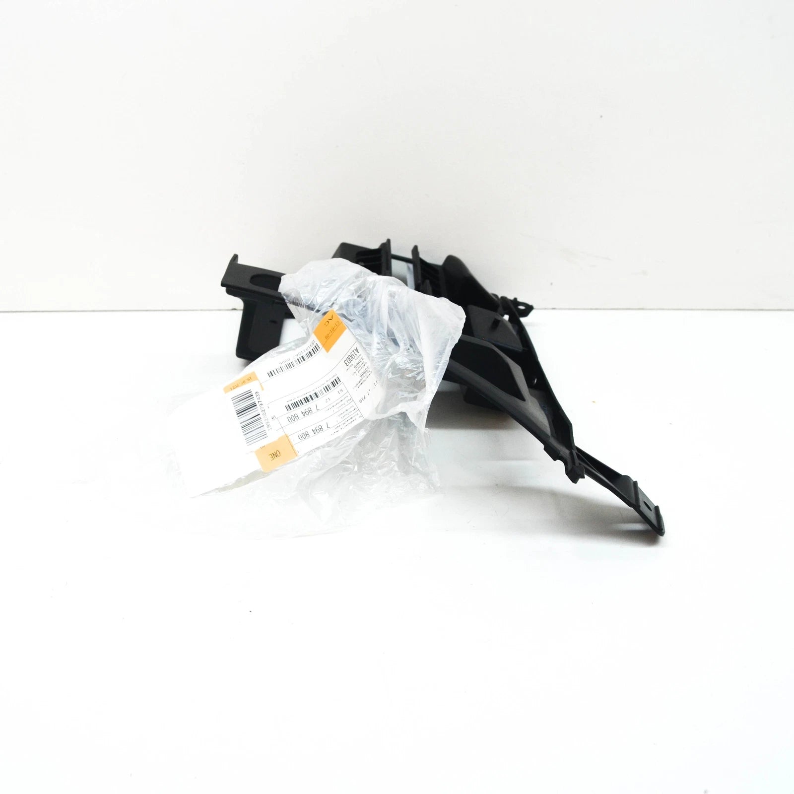 NEW BMW 3 COMPACT E46 REAR BUMPER RIGHT GUIDE 51127894800 7894800 ORIGINAL