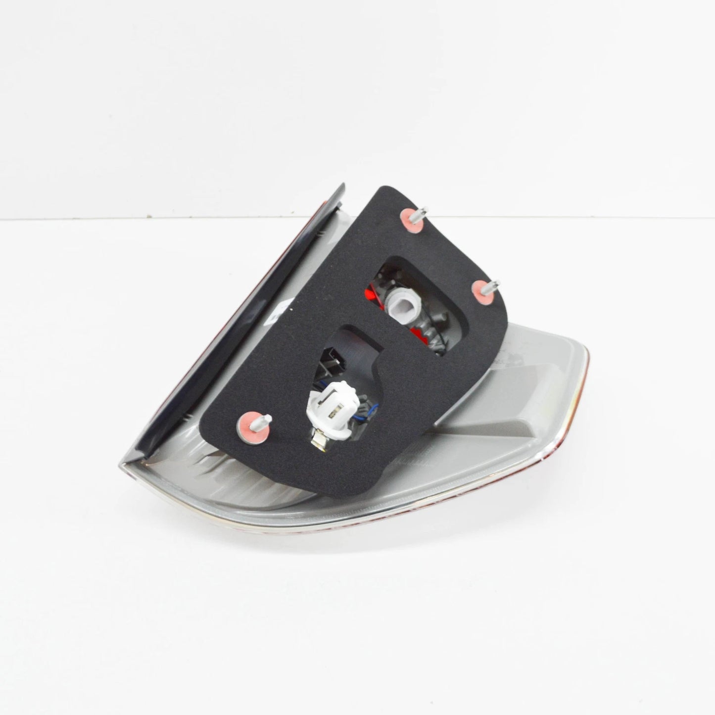 NEW BMW X3 E83 REAR RIGHT TAILLIGHT 7162212 63217162212 ORIGINAL