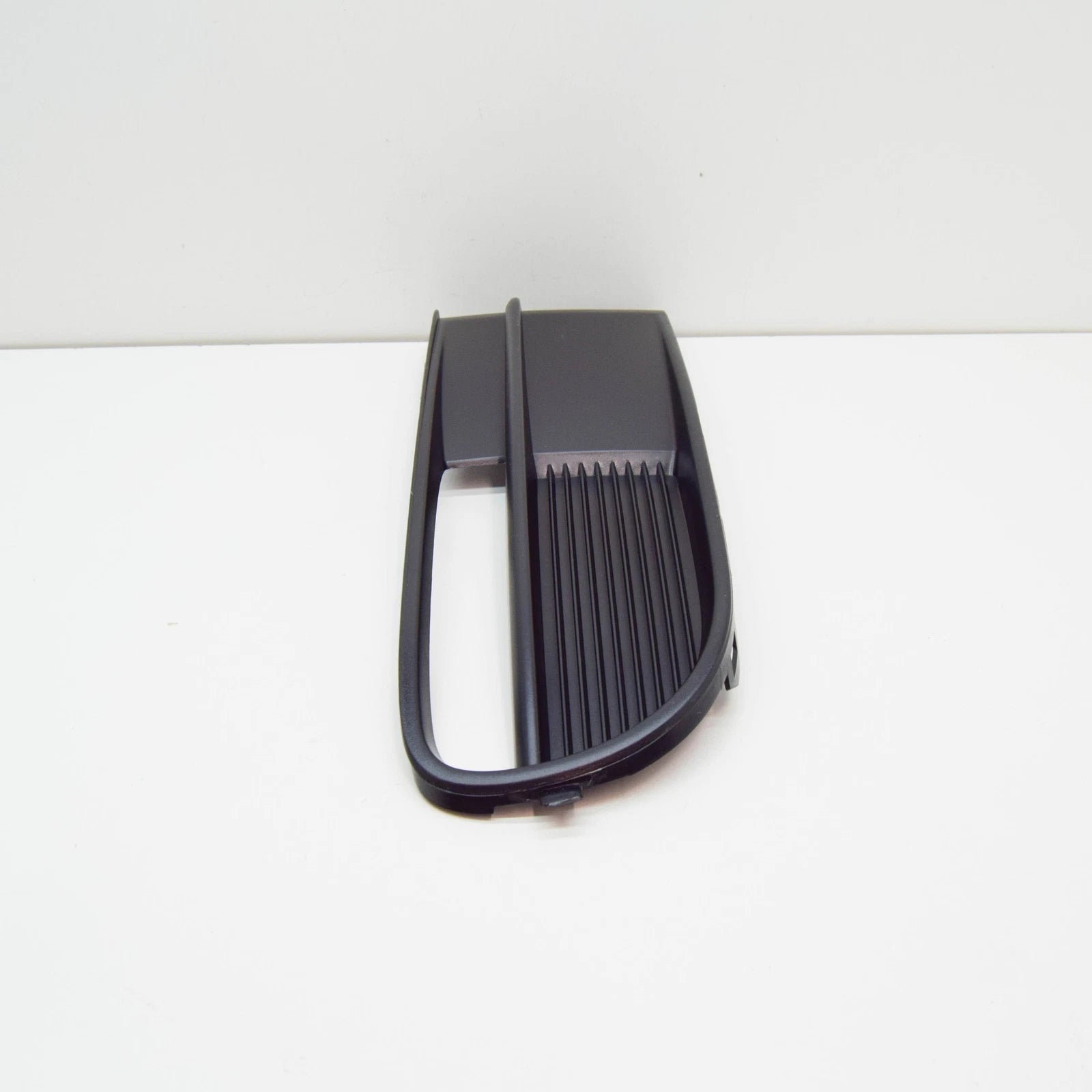 NEW VW BEETLE A5 FRONT BUMPER RIGHT GRILLE 5C5853666C 9B9 ORIGINAL
