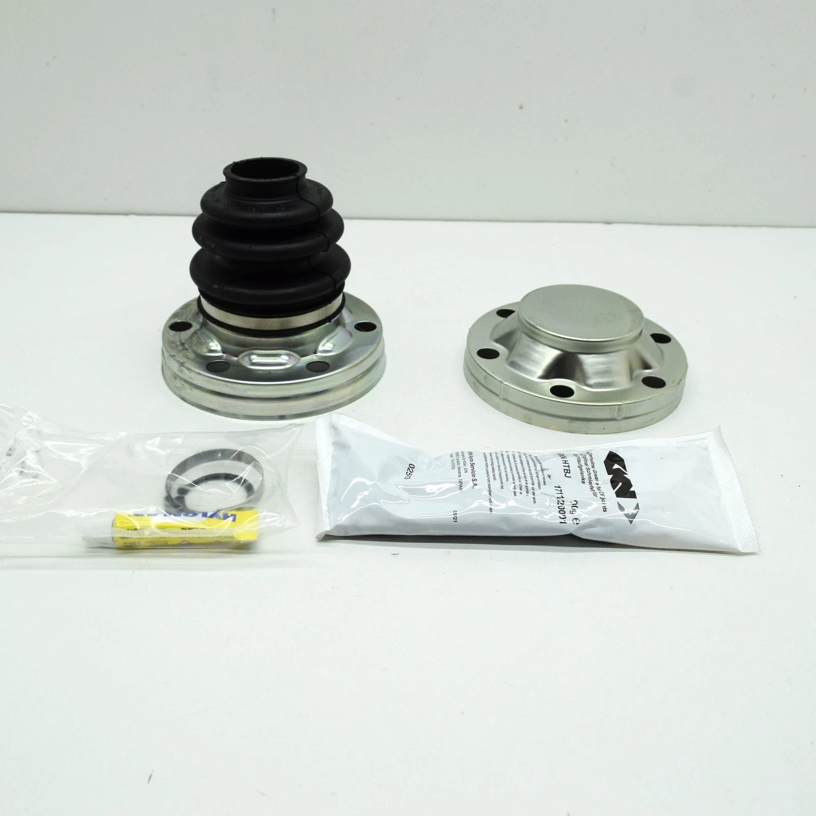 NEW BMW M5 E60 REAR AXLE INNER CV JOINT BOOT REPAIR KIT 33107840906 ORIGINAL