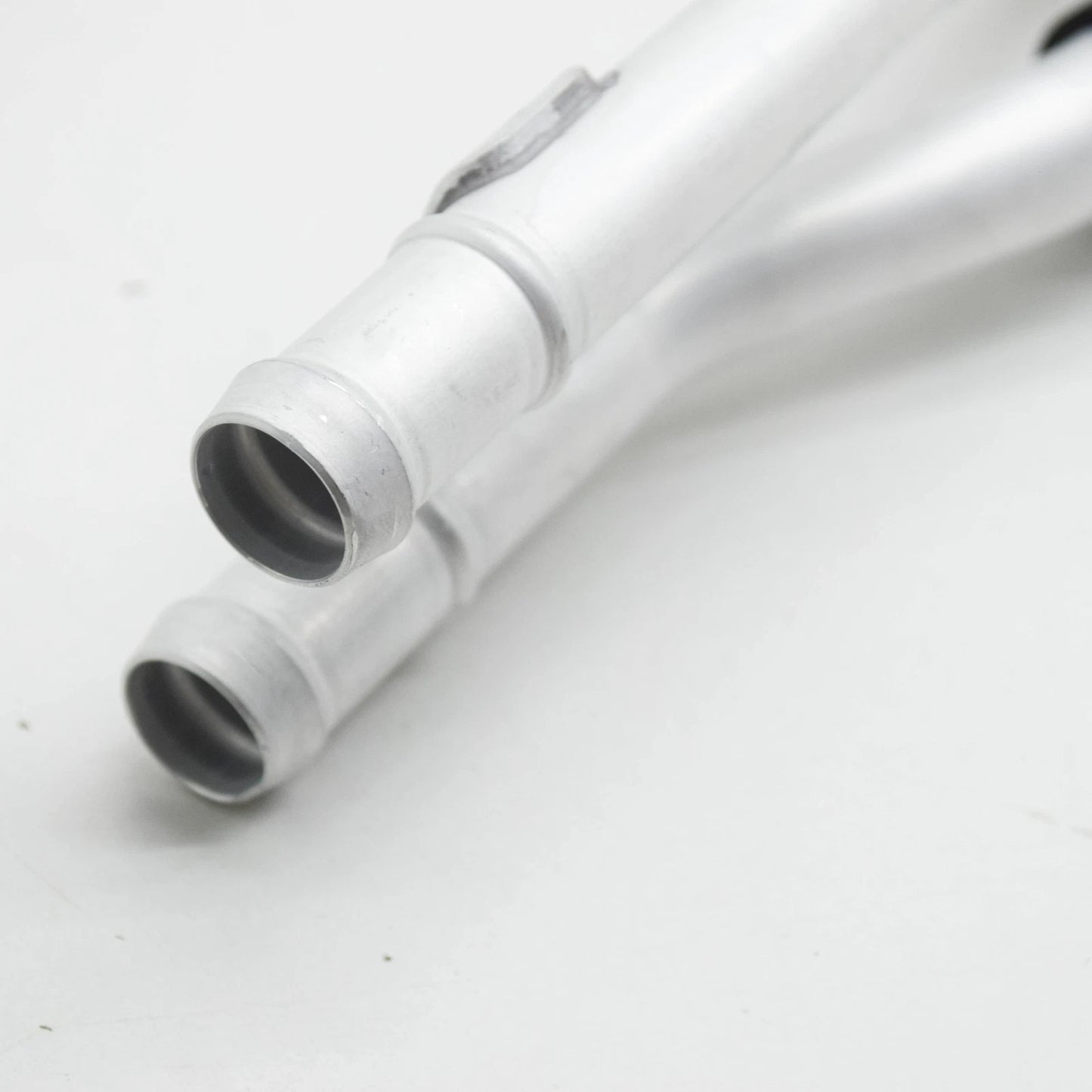 NEW BMW X7 G07 UNDERFLOOR COOLANT HOSE PIPE 64216821663 6821663 ORIGINAL