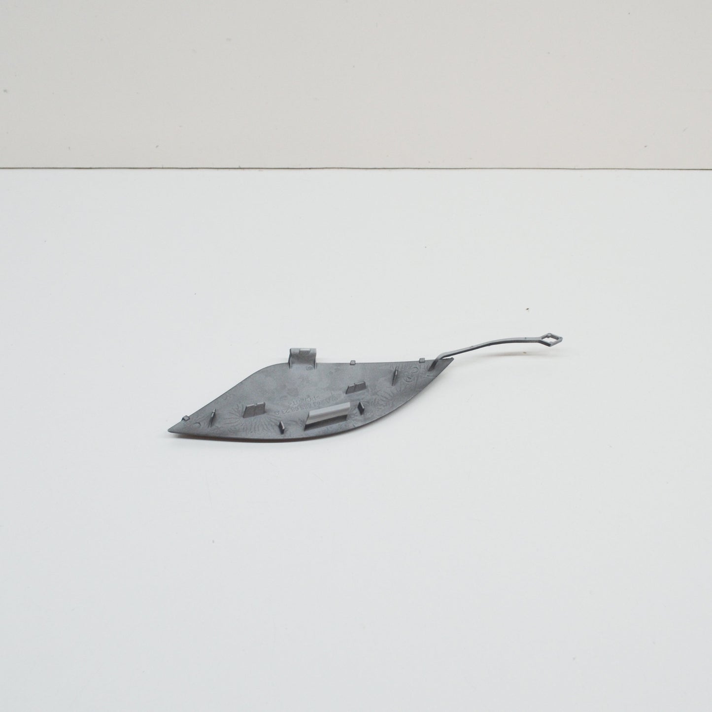 NEW MERCEDES-BENZ C W204 REAR BUMPER TOW EYE COVER A20488508239999 ORIGINAL