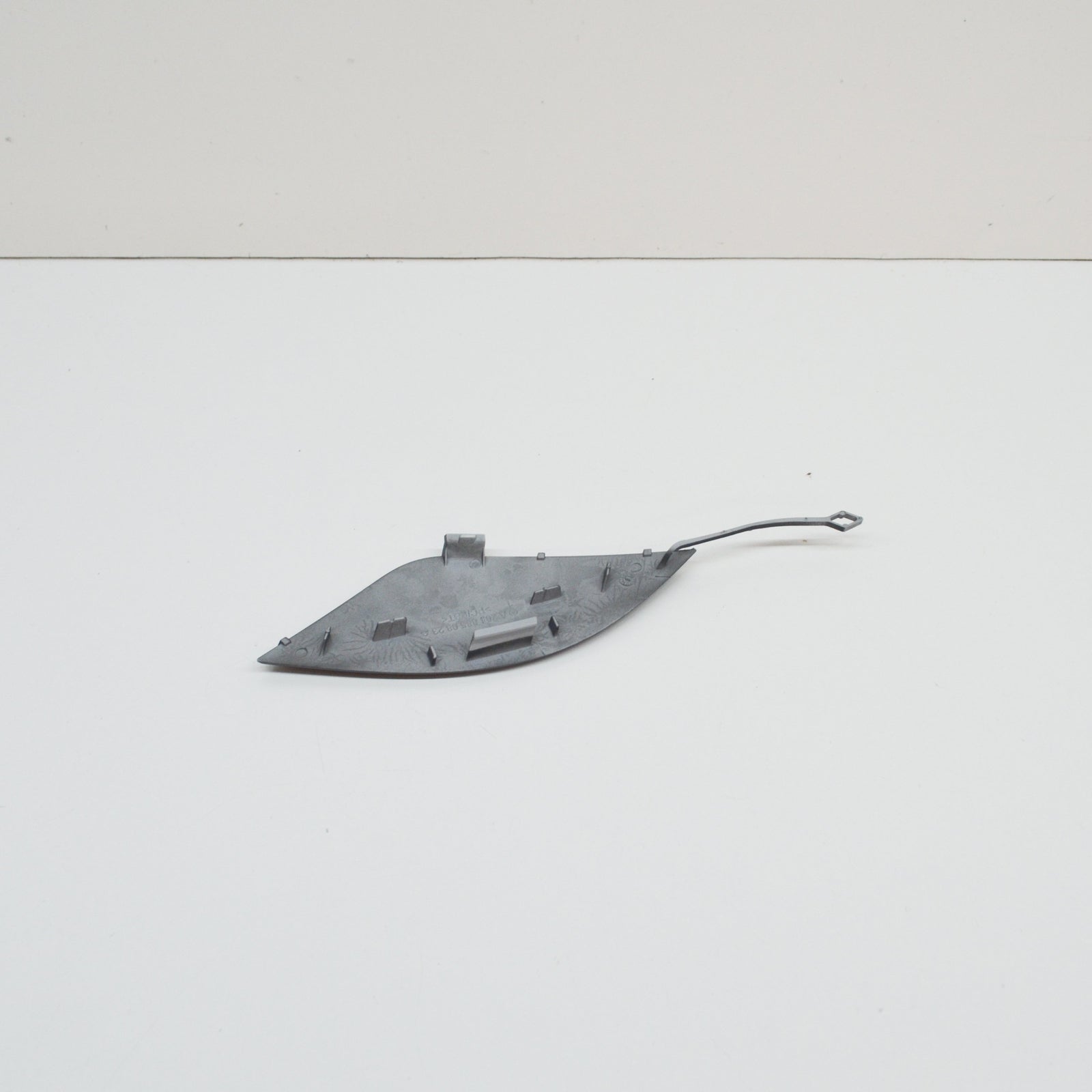 NEW MERCEDES-BENZ C W204 REAR BUMPER TOW EYE COVER A20488508239999 ORIGINAL