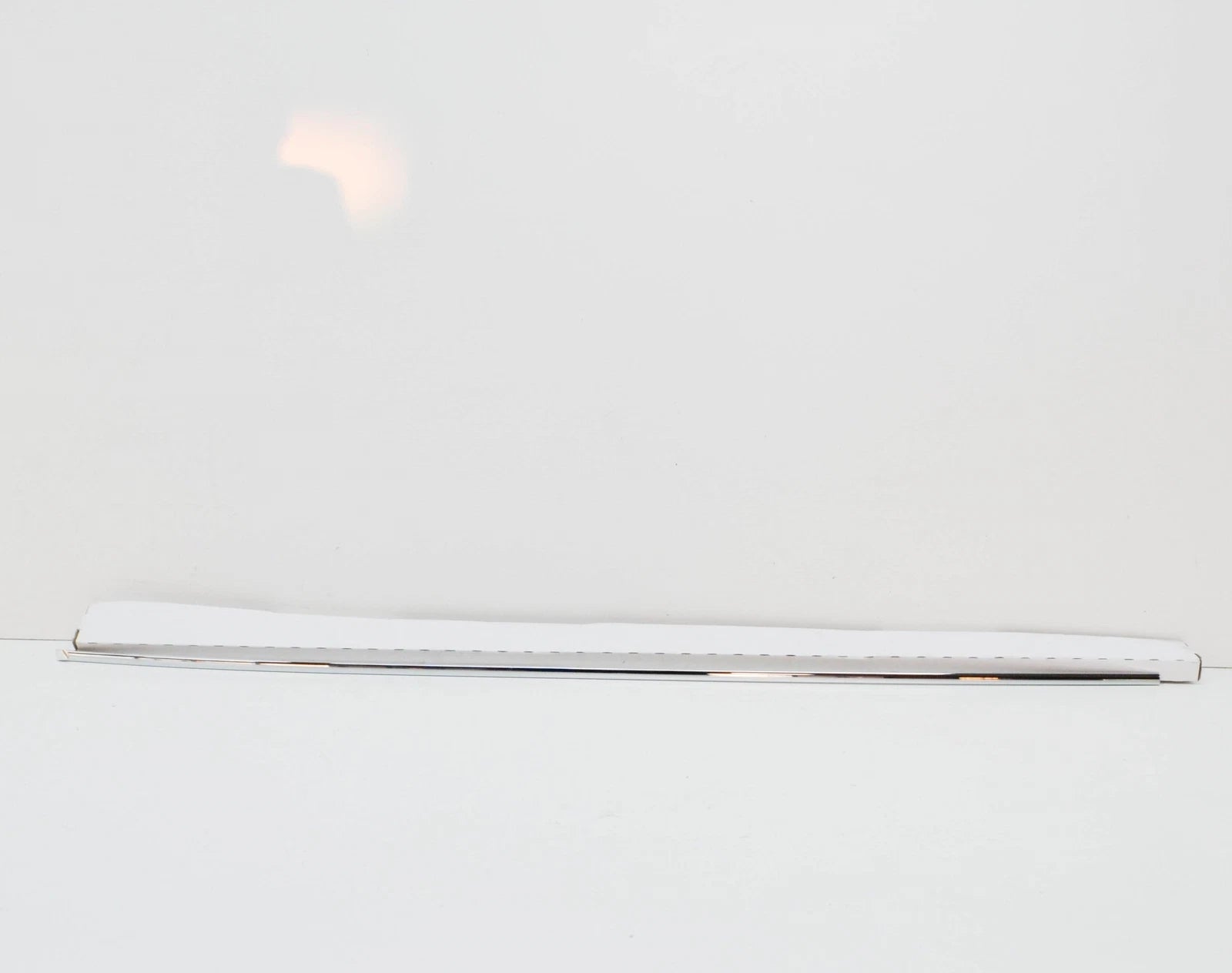 NEW MB C W204 FRONT LEFT DOOR LOWER CHROME MOLDING TRIM A2047200180 ORIGINAL