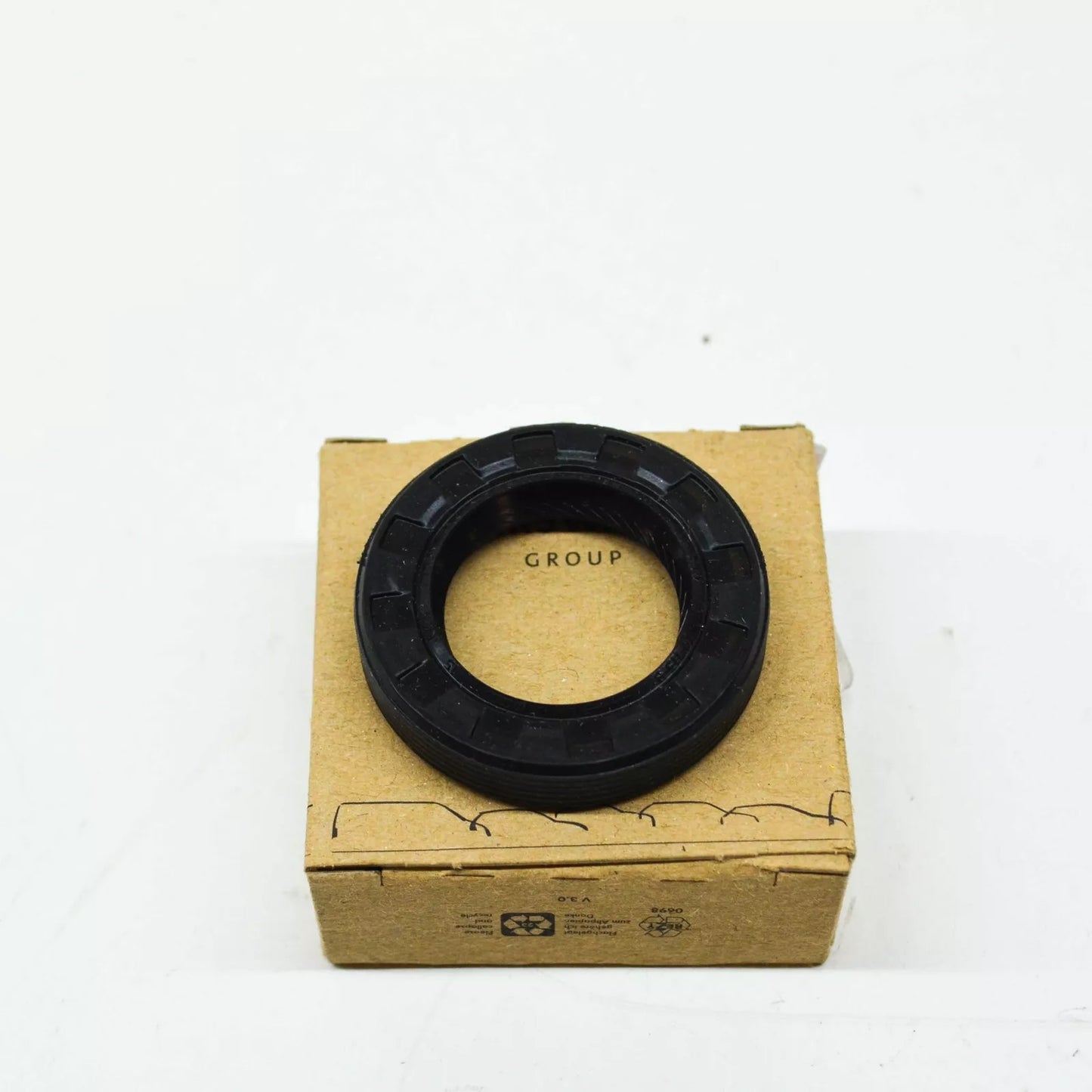 NEW AUDI A4 B7 MANUAL TRANSMISSION RADIAL SHAFT SEAL 012311113B ORIGINAL